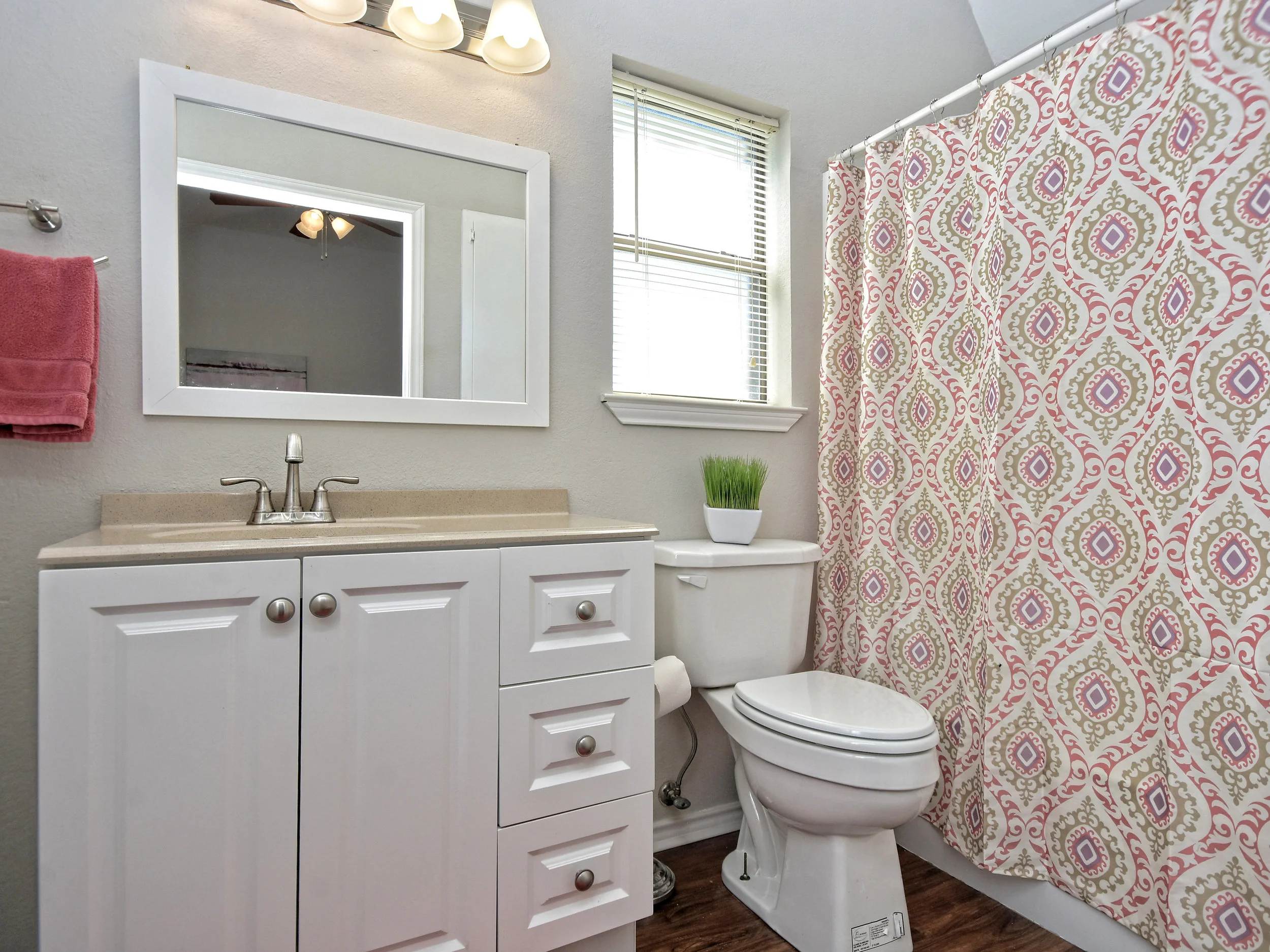 018_Master Bathroom.jpg