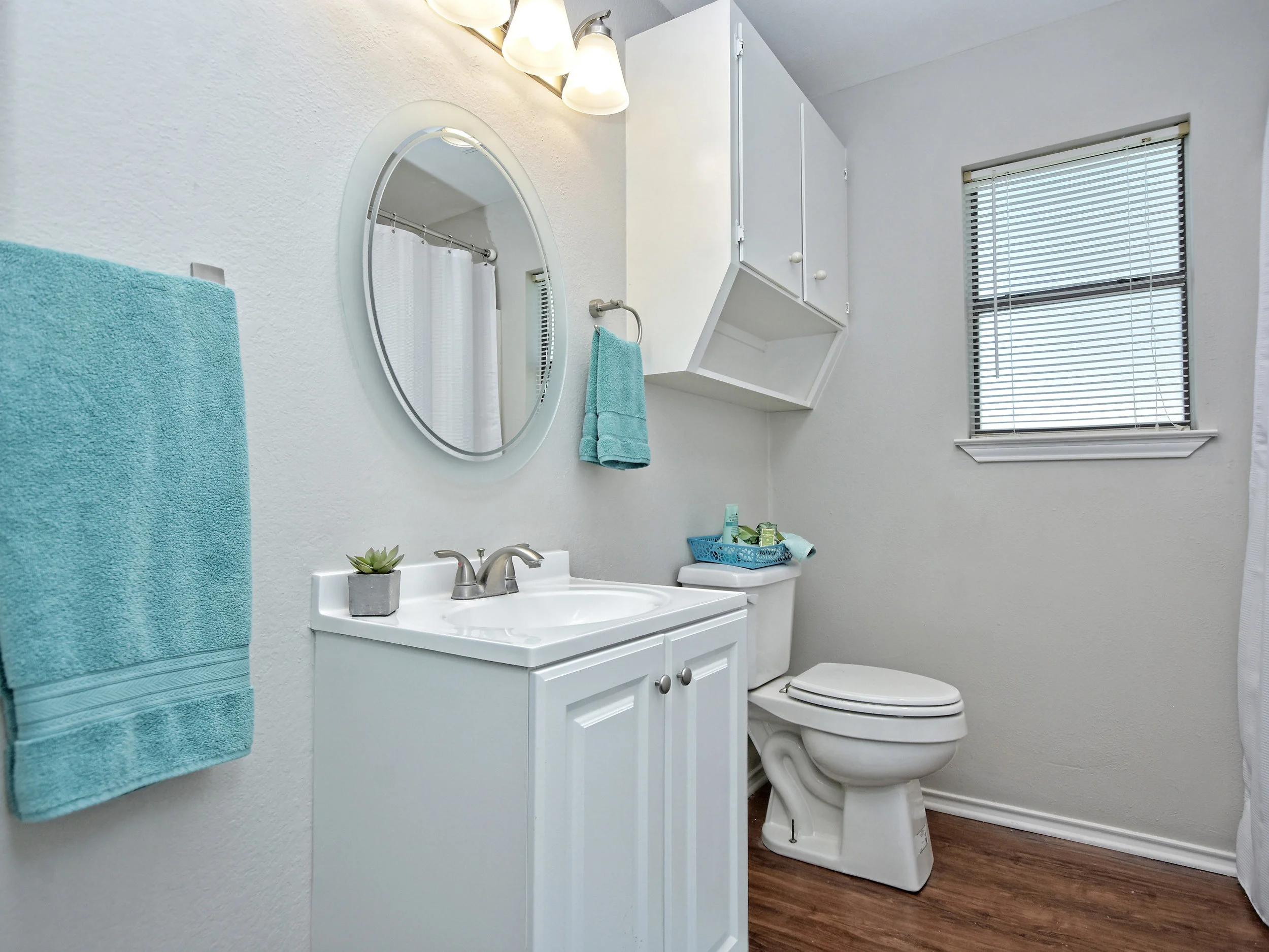 021_2nd Bathroom.jpg
