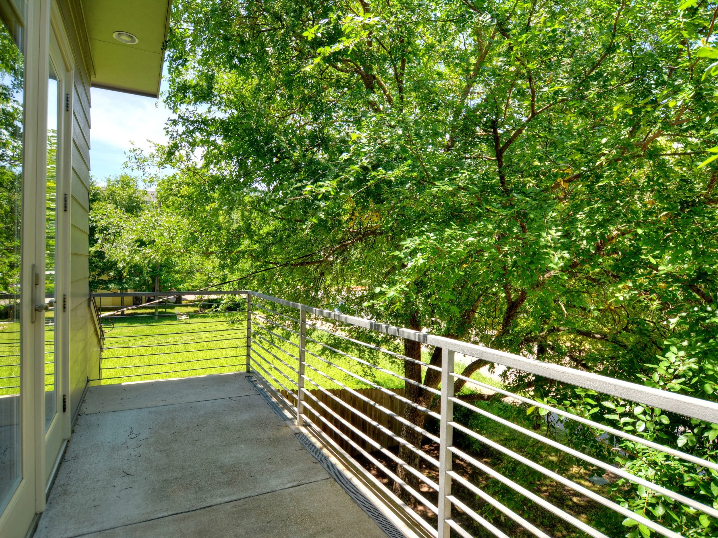 024_Front Patio.jpg
