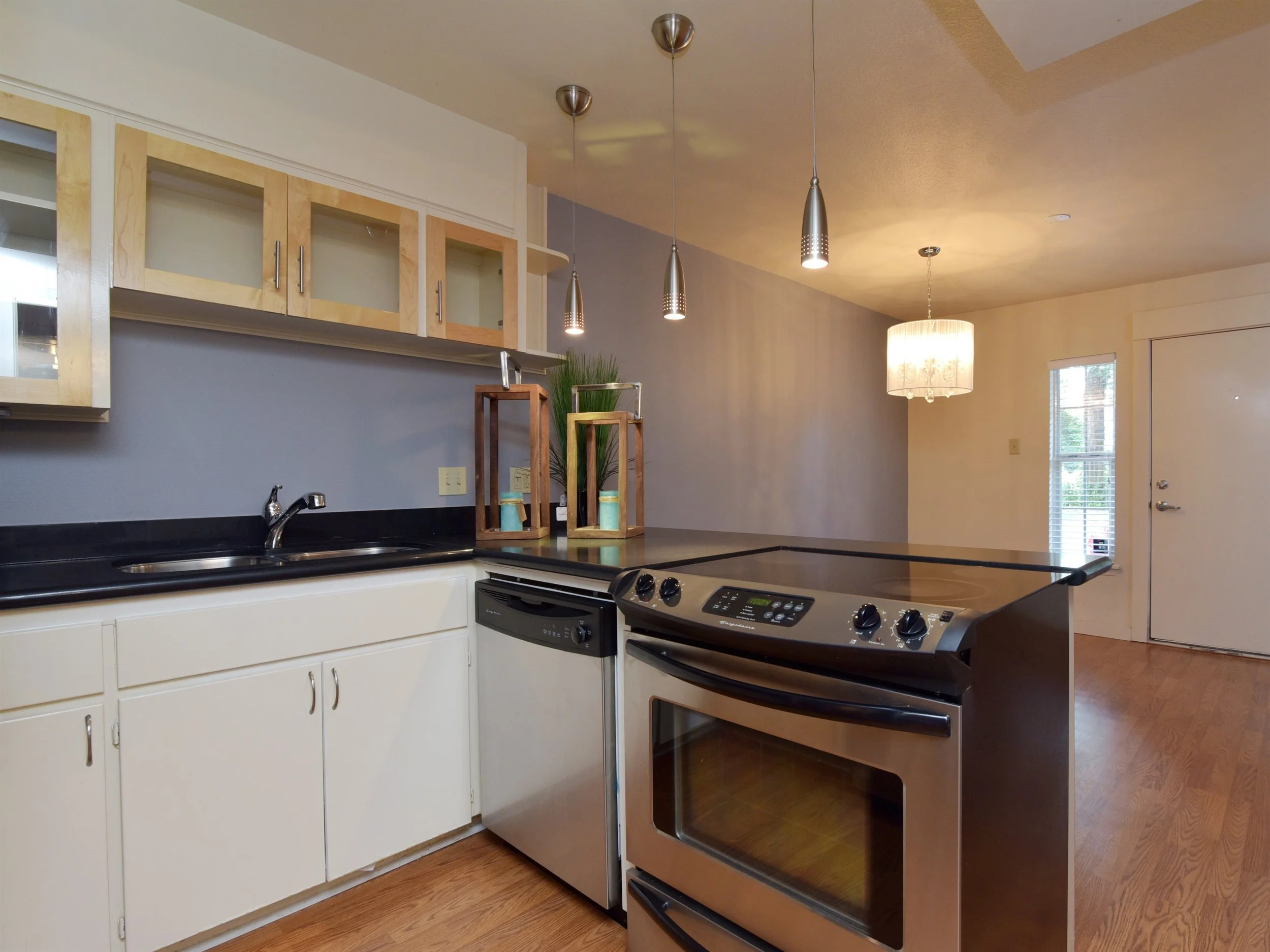 011_Kitchen.jpg