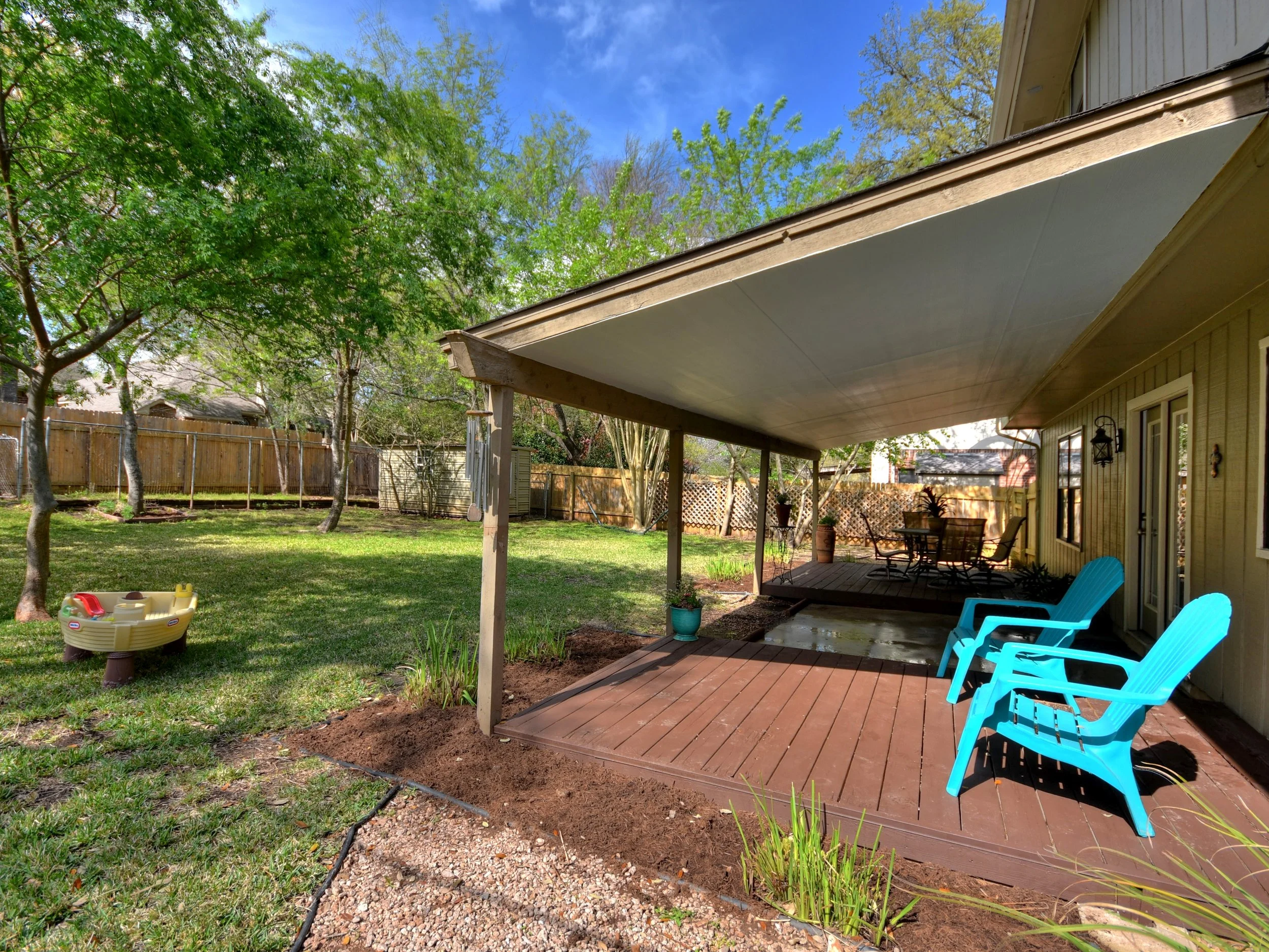 025_Covered Patio.jpg