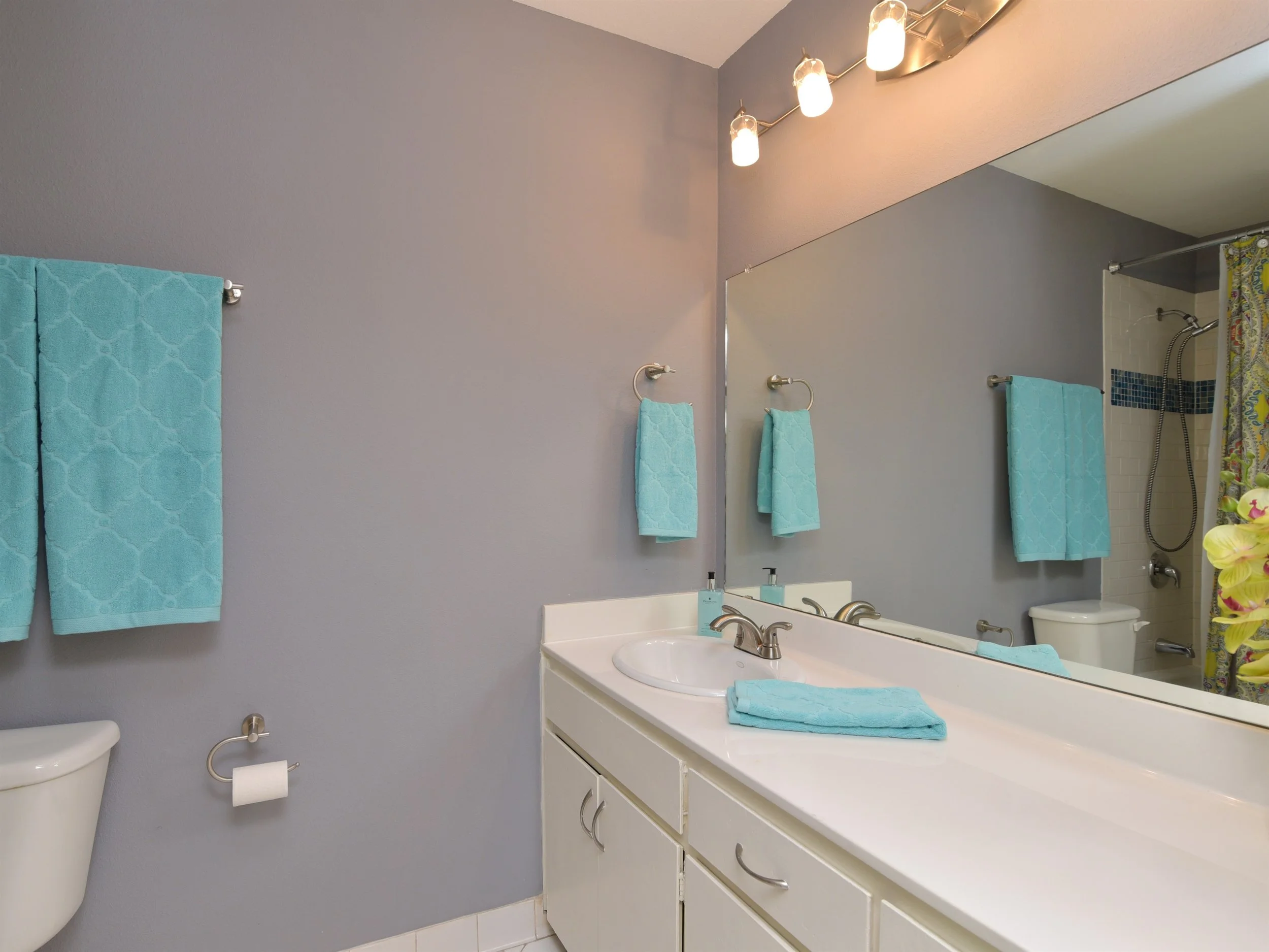 014_Bathroom.jpg