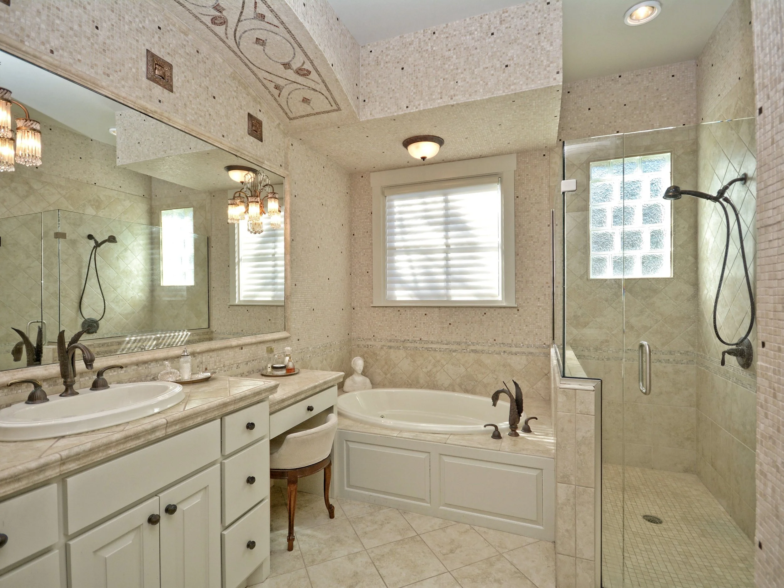016_Master Bathroom.jpg