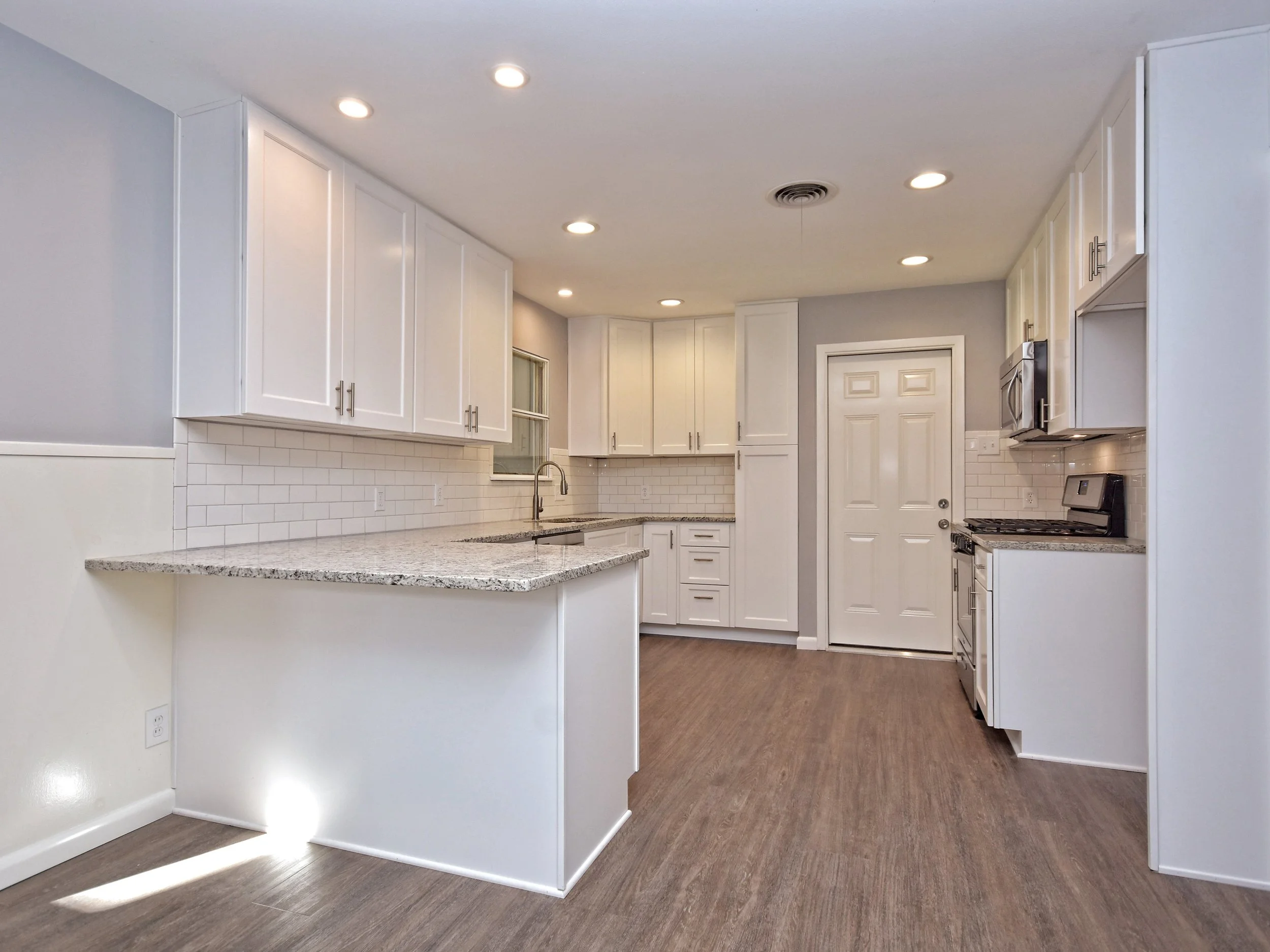013_Kitchen.jpg