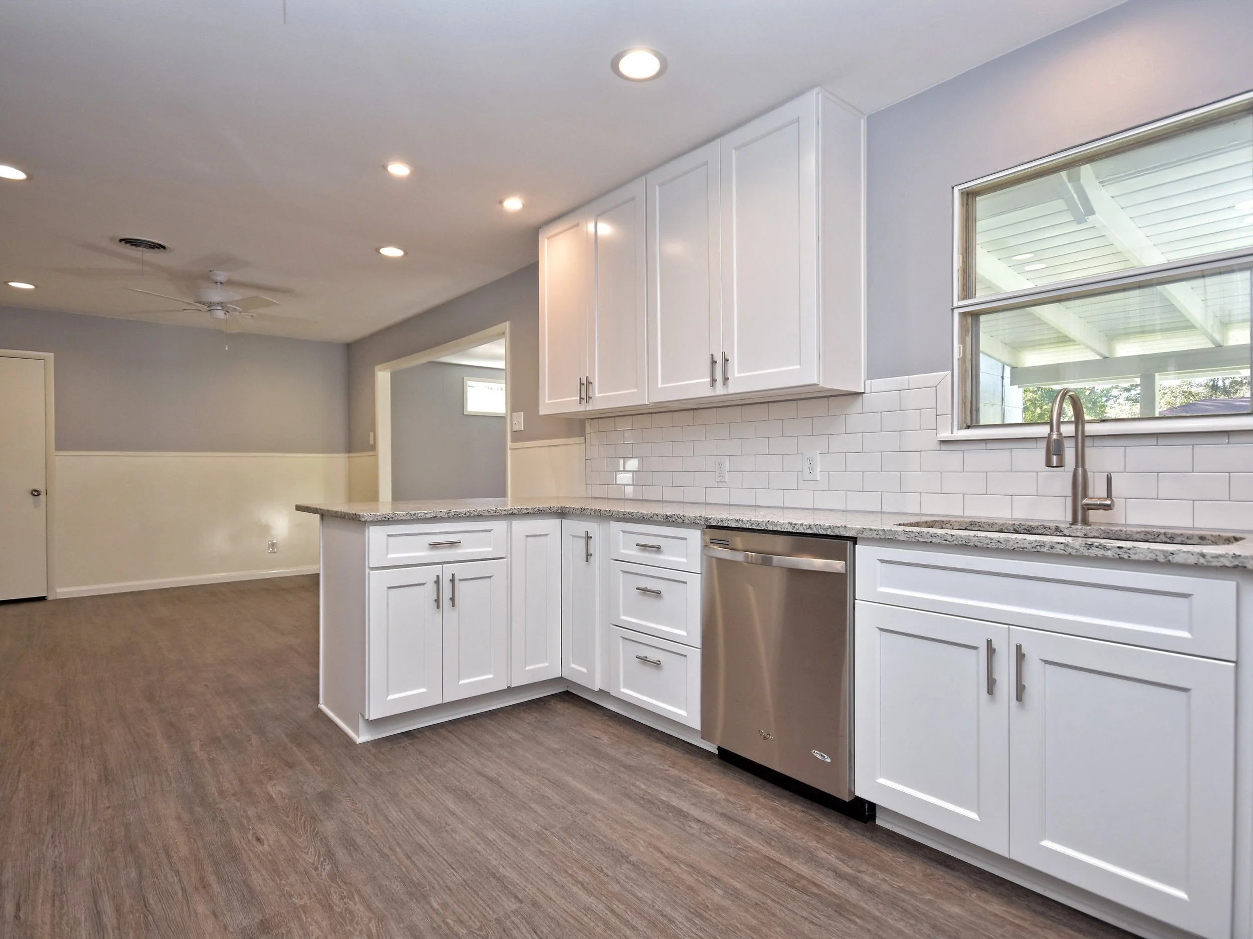014_Kitchen 2.jpg
