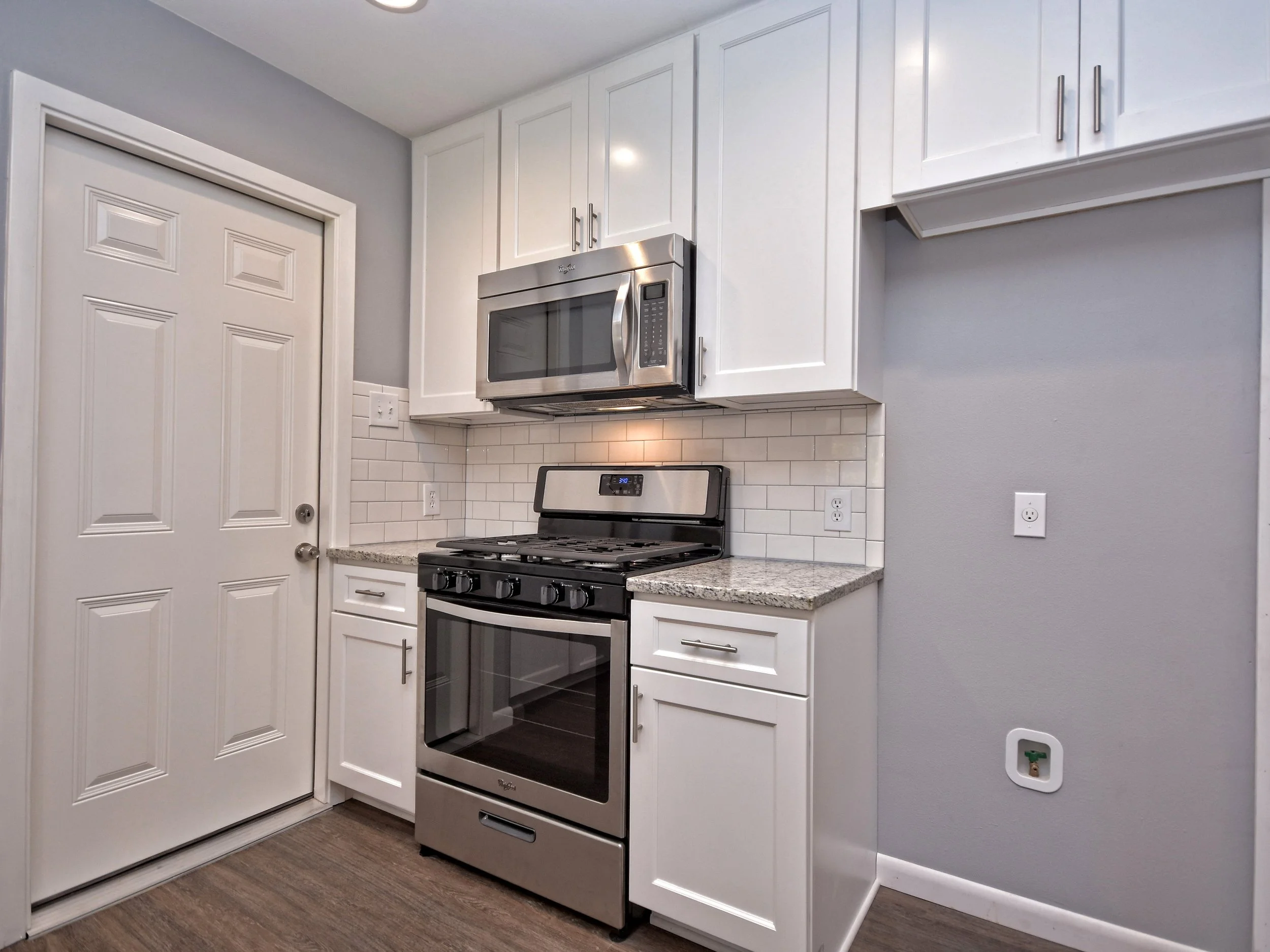 015_Kitchen Stove.jpg
