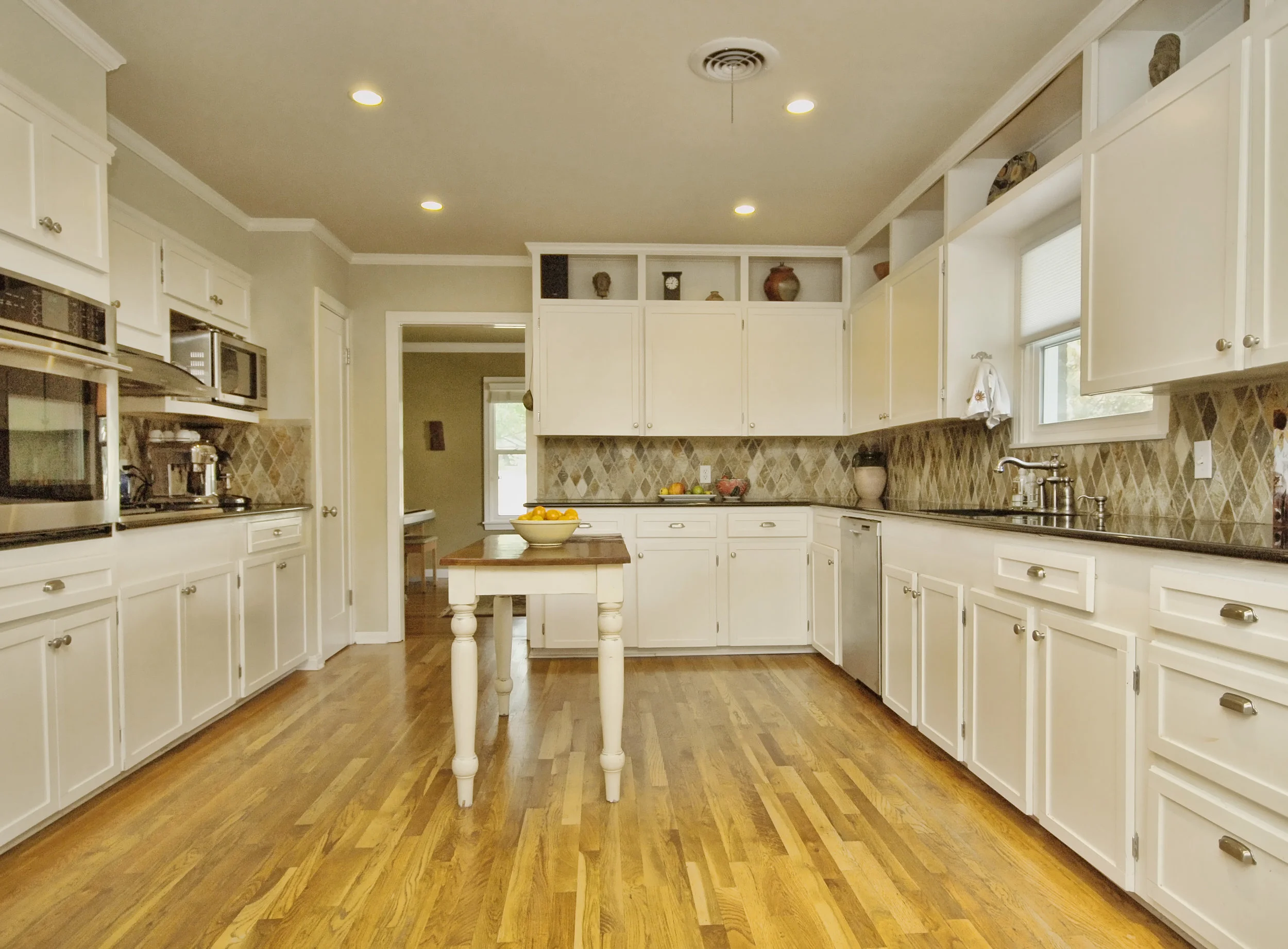 013_Kitchen.jpg