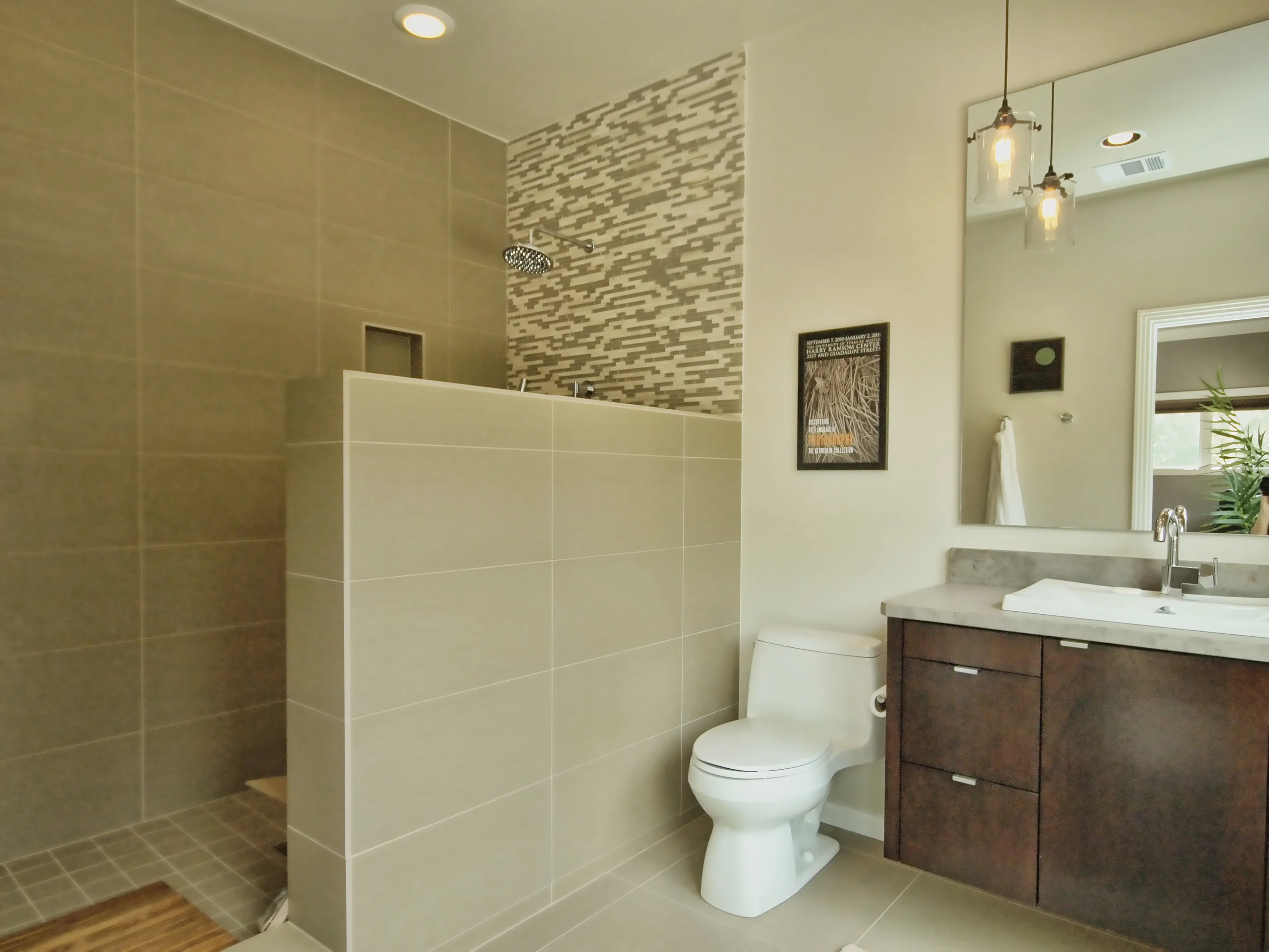 019_3rd Bathroom.jpg