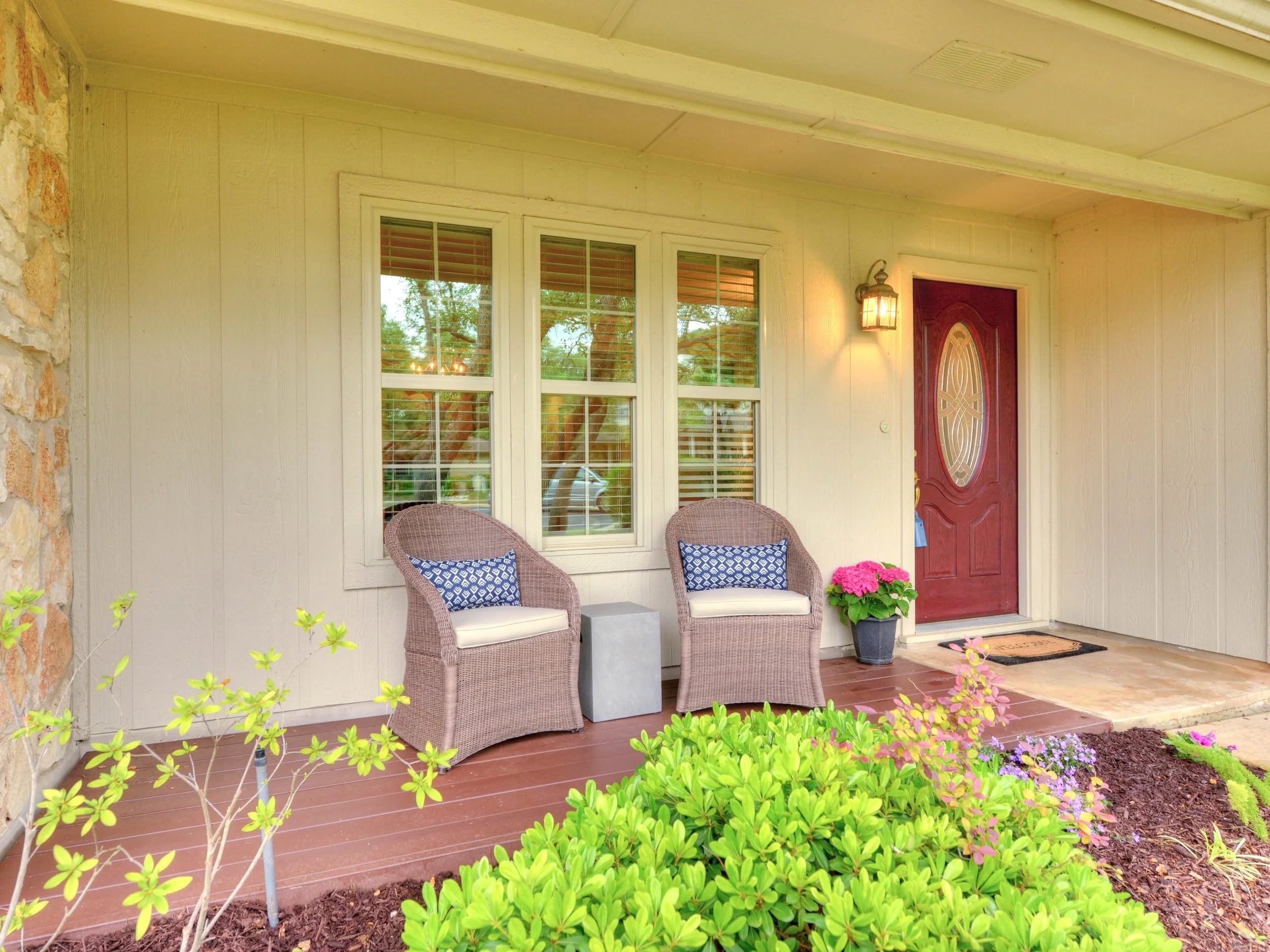004_Porch.jpg