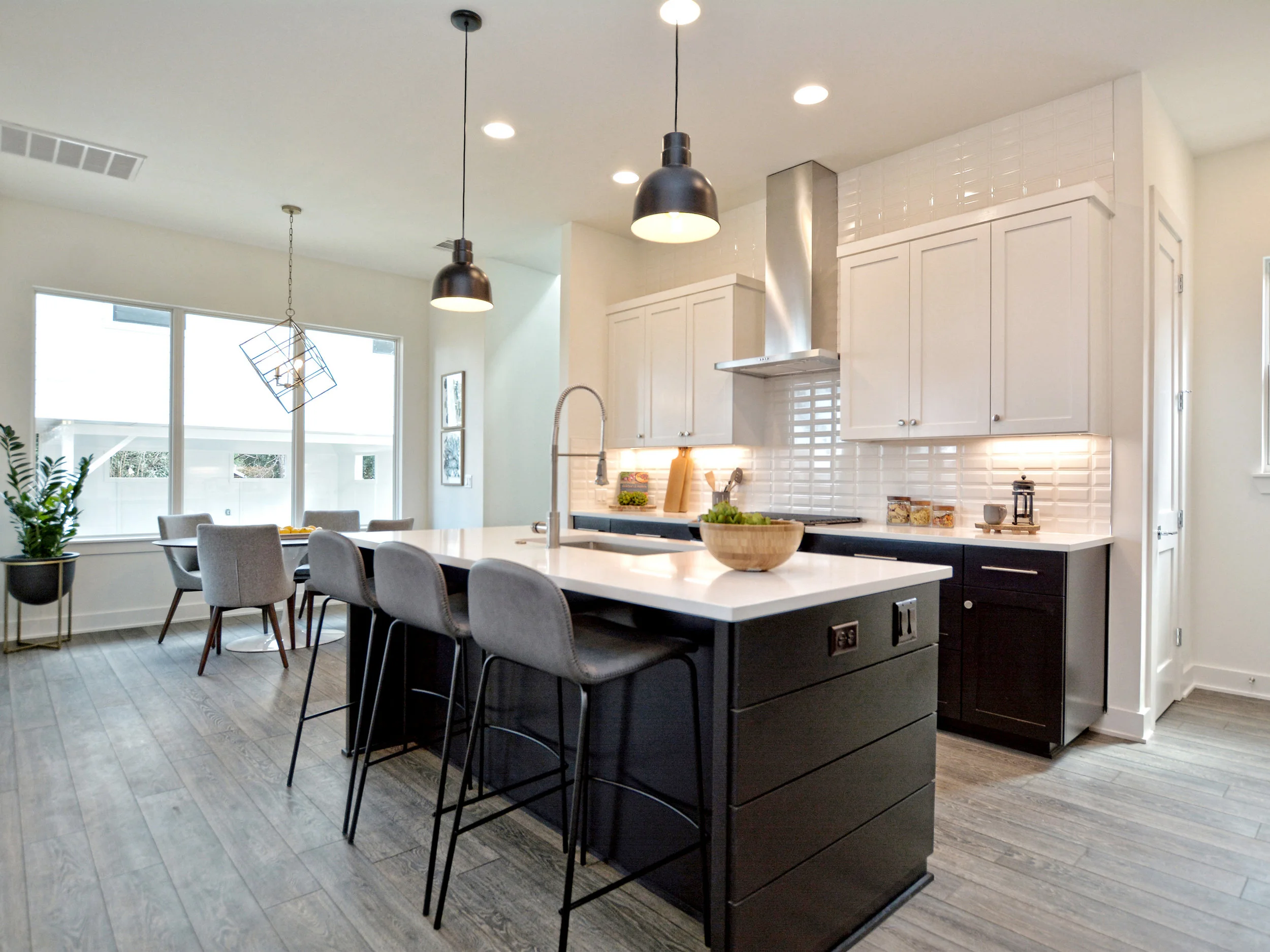 017_Kitchen-Dining.jpg