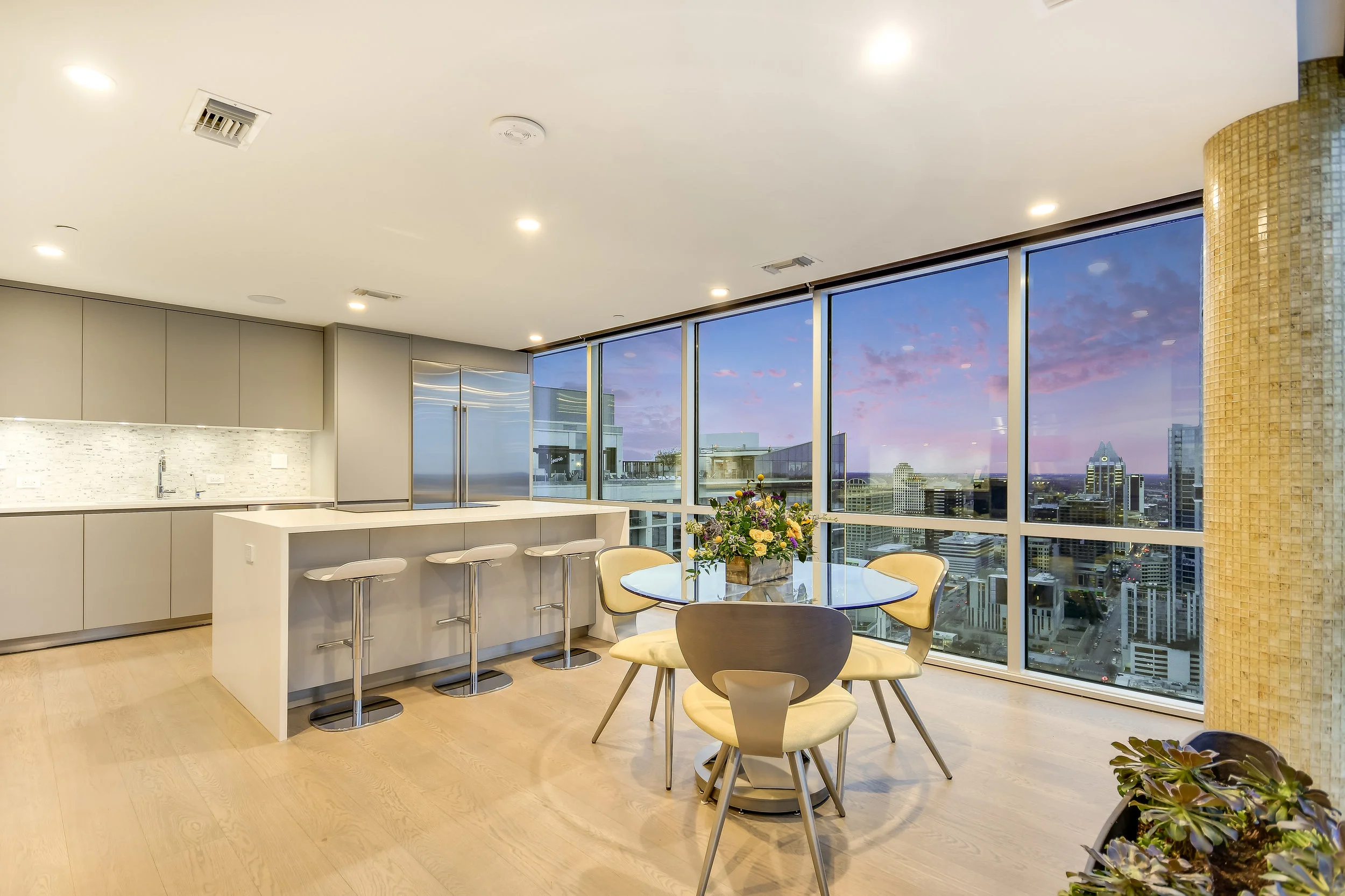 020_Breakfast-Kitchen Twilight.jpg