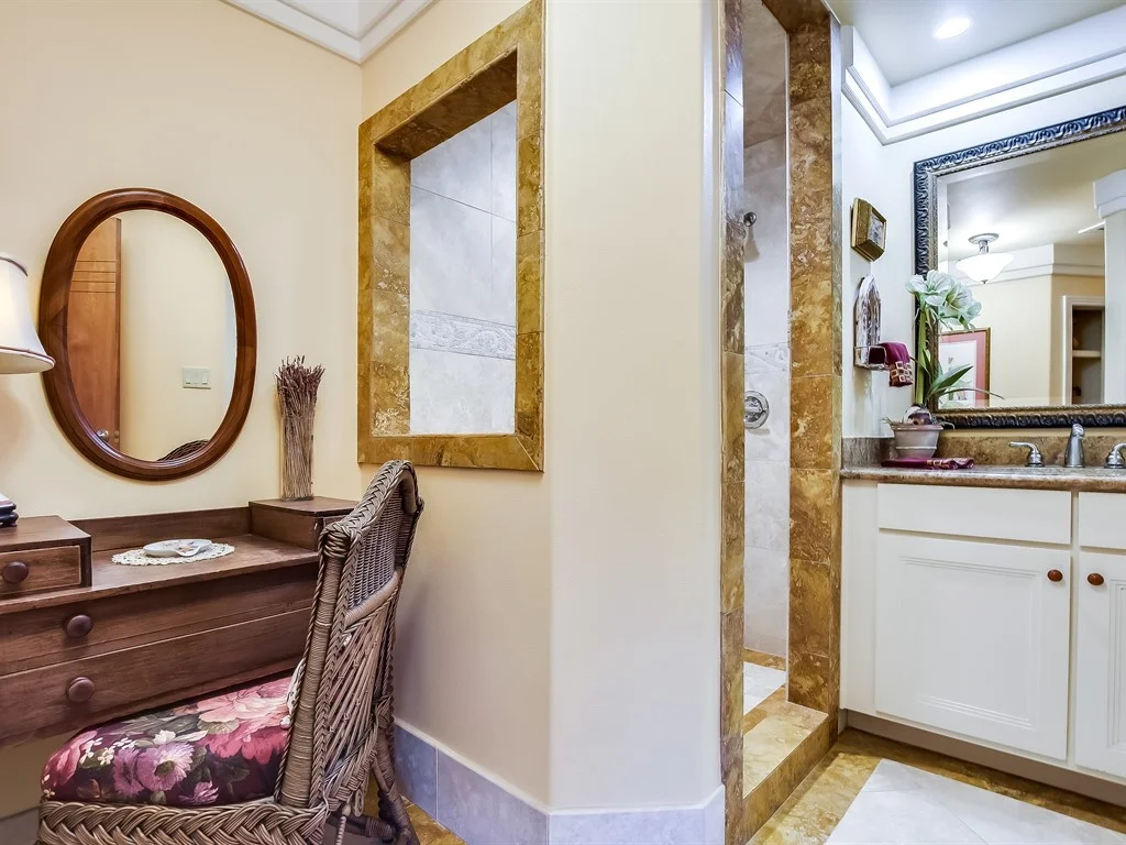 018_2nd Bathroom.jpg