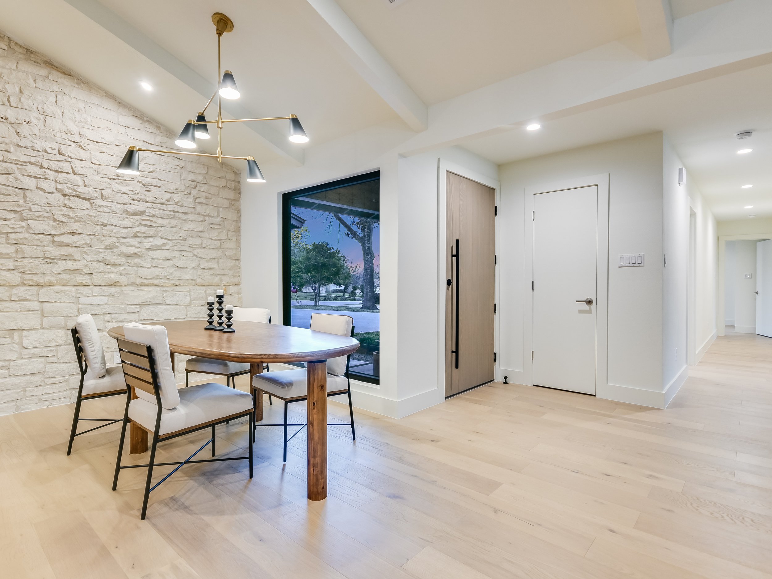 013_Dining Entry.jpg