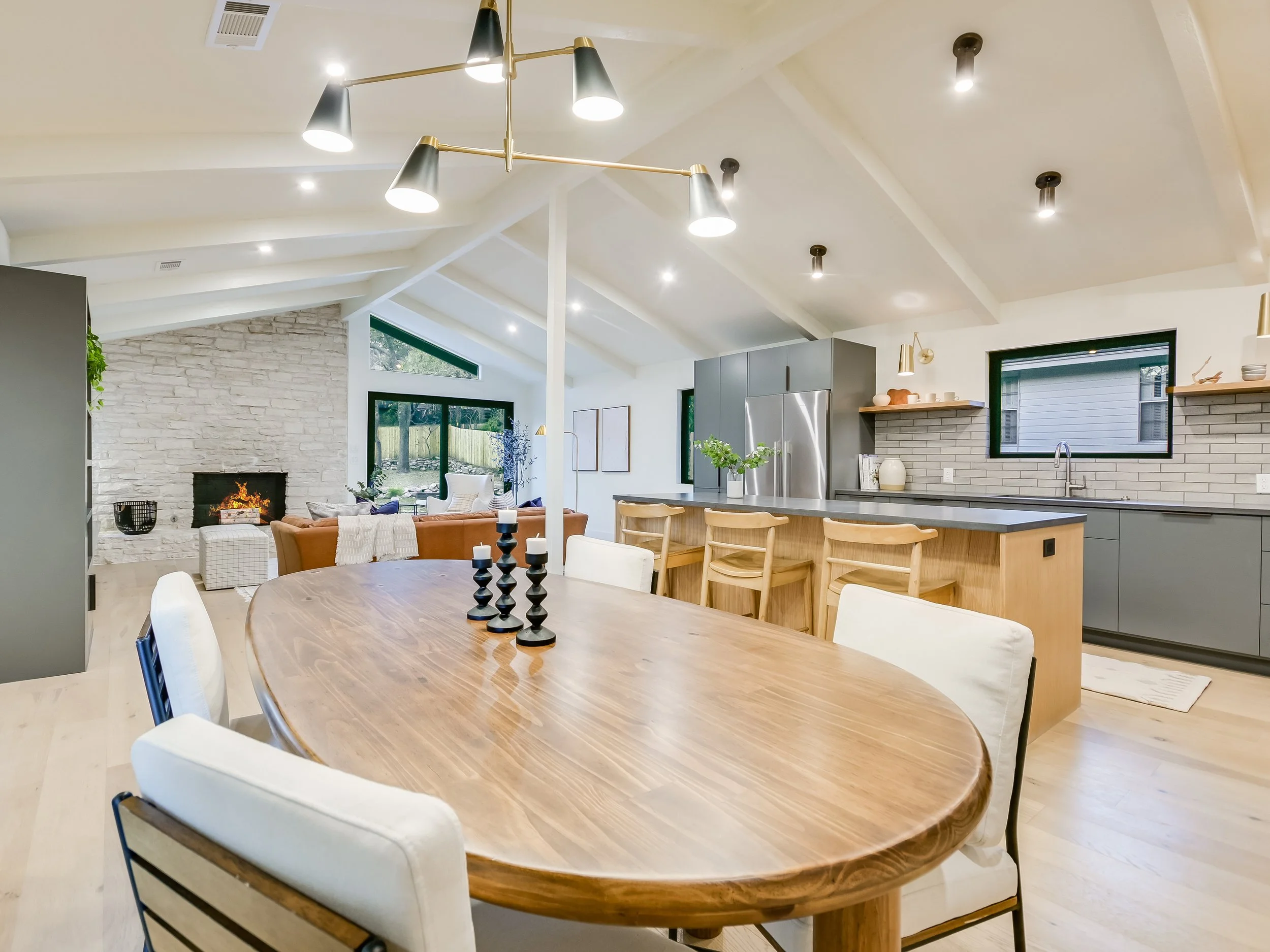 015_Dining Kitchen.jpg