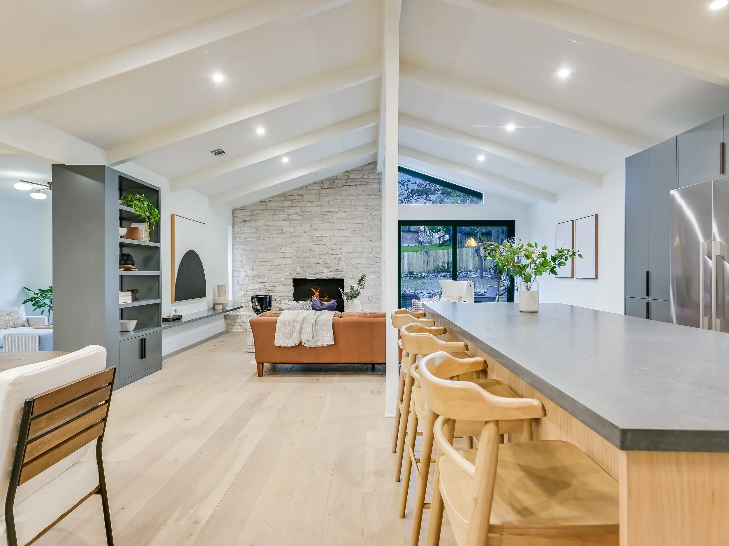 017_Kitchen Living.jpg