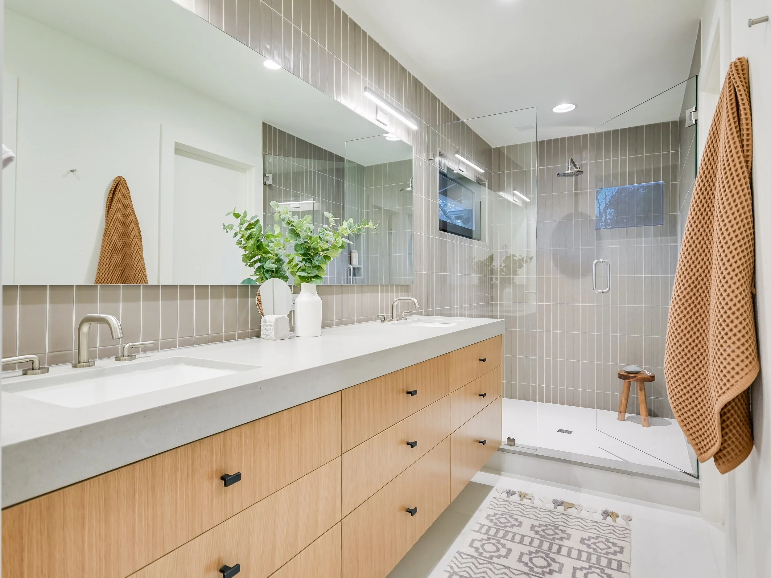 028_Main Bathroom.jpg