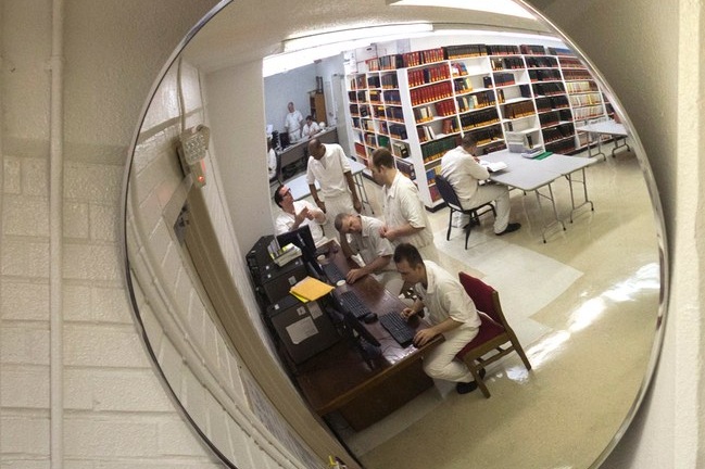 Gross-New-York-Makes-It-Harder-For-Inmates-to-Get-Books.jpg