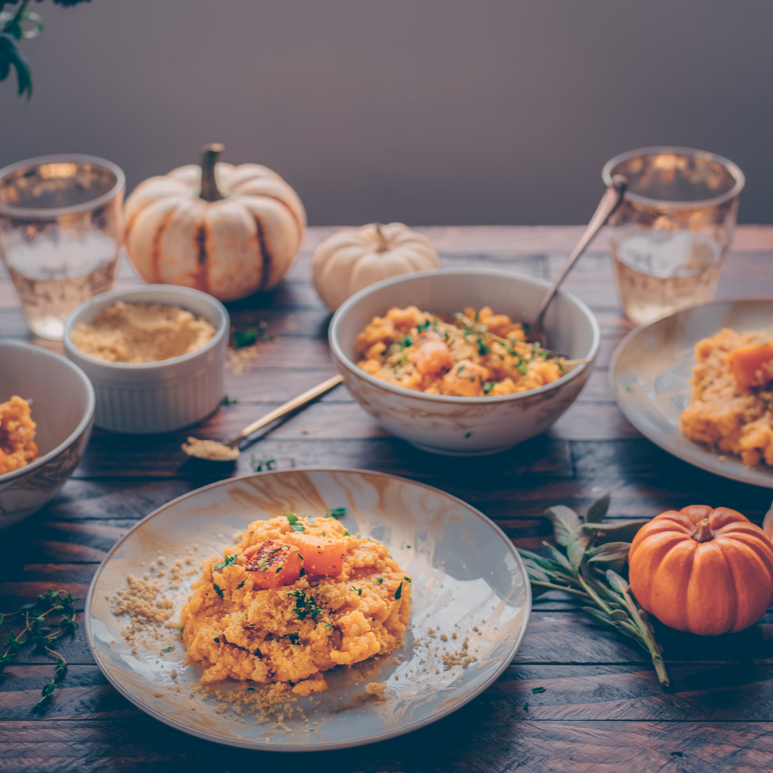 Look how gorgeous these porcelain swirl bowls and plates are!