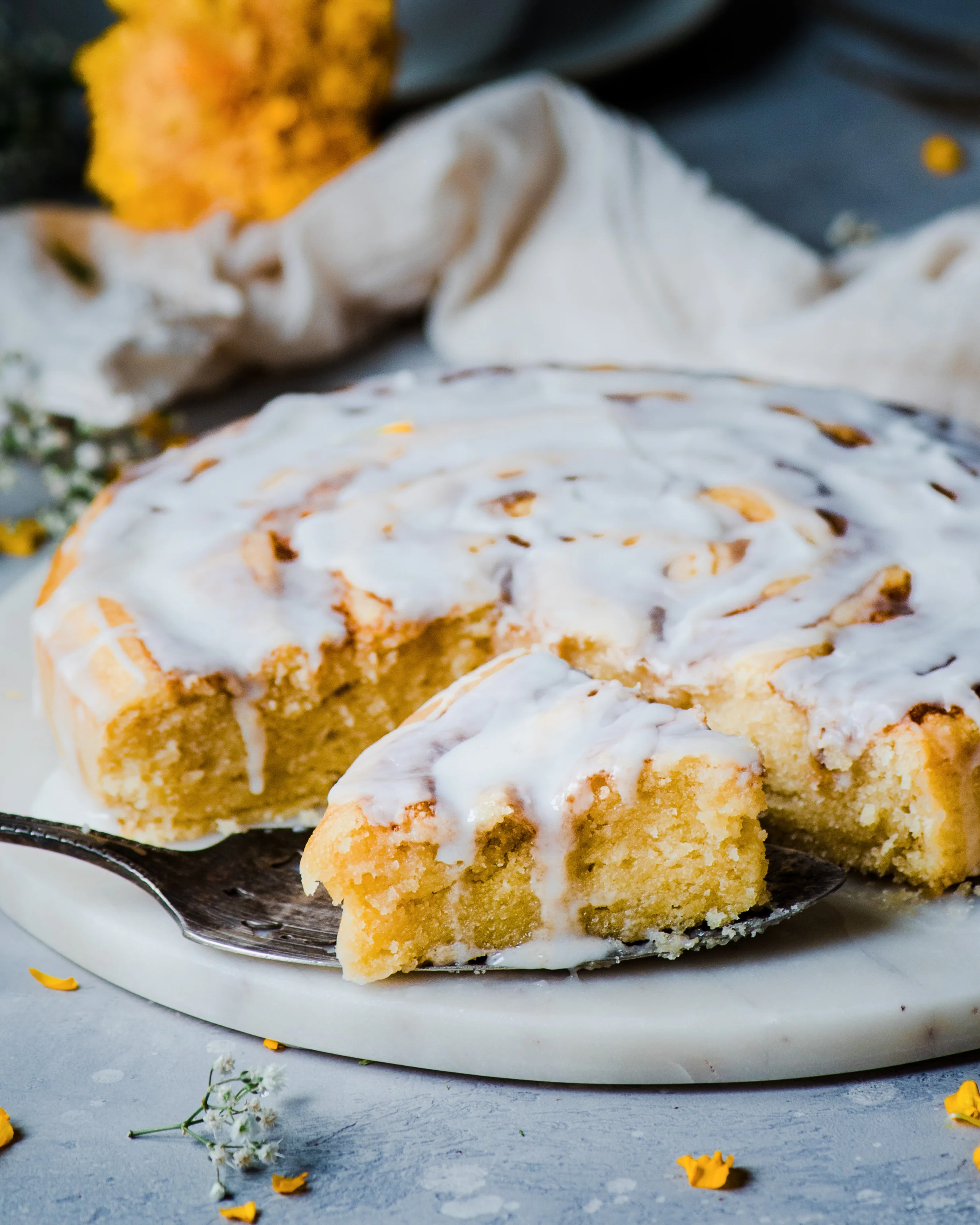 Vegan Cinnamon Roll Cake