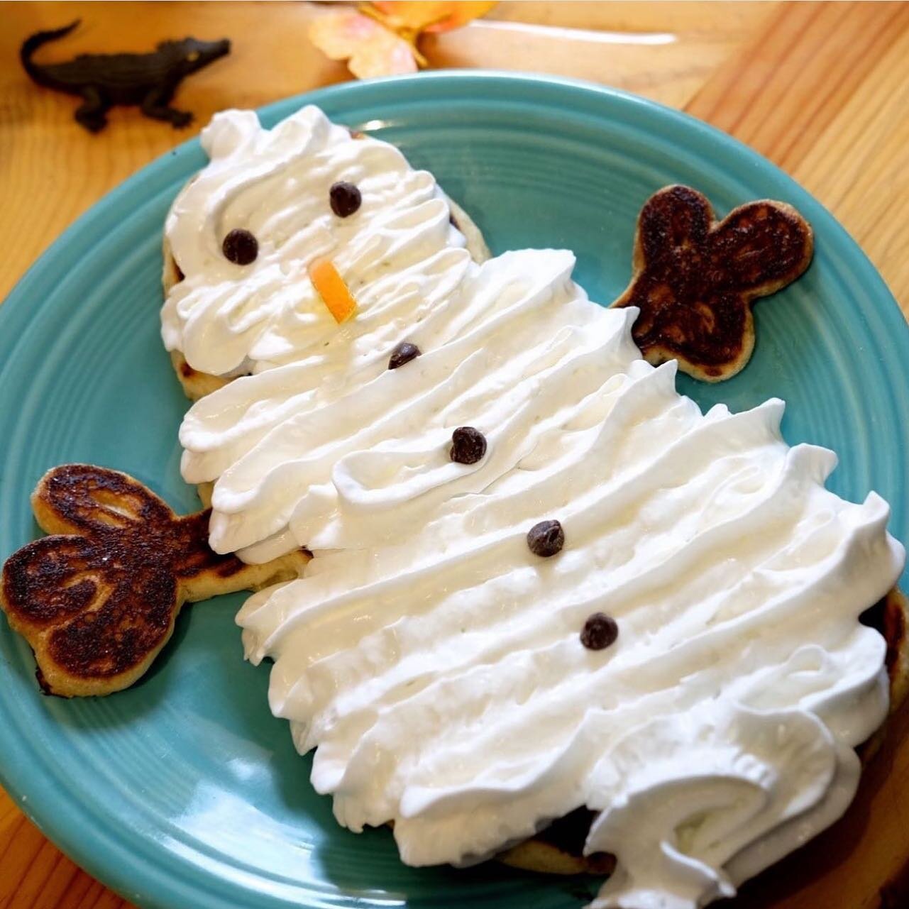 Snows days don&rsquo;t have to bring you down. Come with the kids to get your snowman ⛄️ pancake 🥞 We&rsquo;re open today normal hours 8am-2pm.