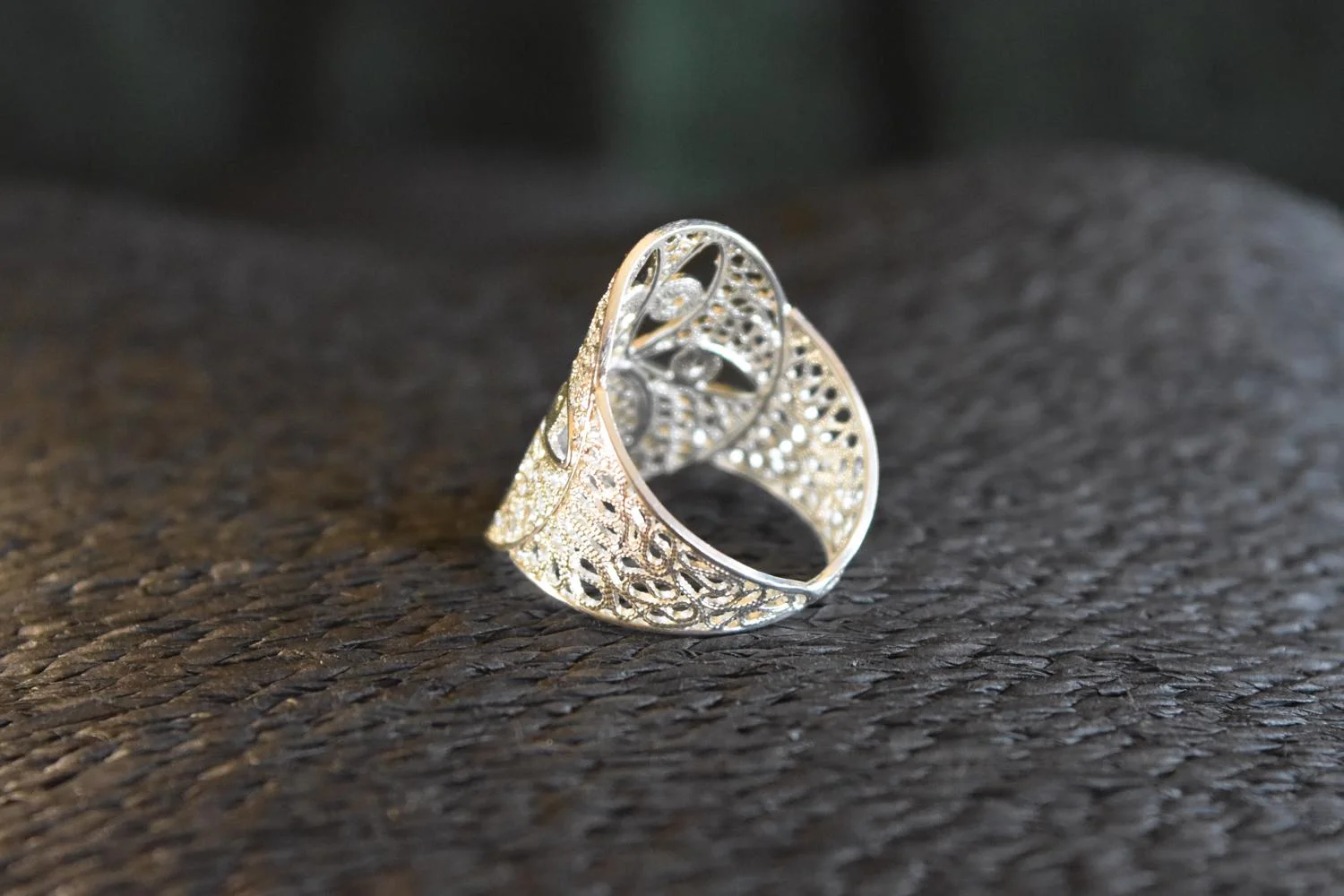 Filigree Circle Figure Ring (7).JPG