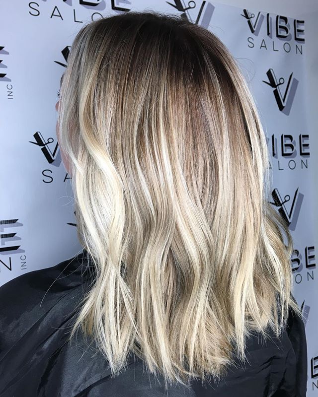 Blonde beauty of the day #denverblonde #303 #denversalon #kerastase #denverhair #vibesalon #5280 #blondehair #balayage