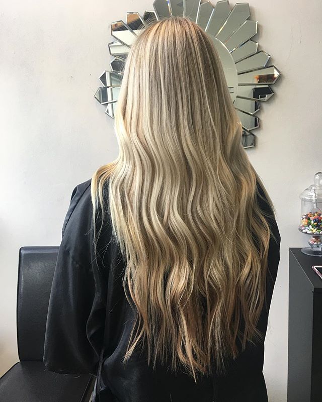 Long and blonde 👌🏼#denverhair #denverextensions #denverblonde #5280 #extensions #303