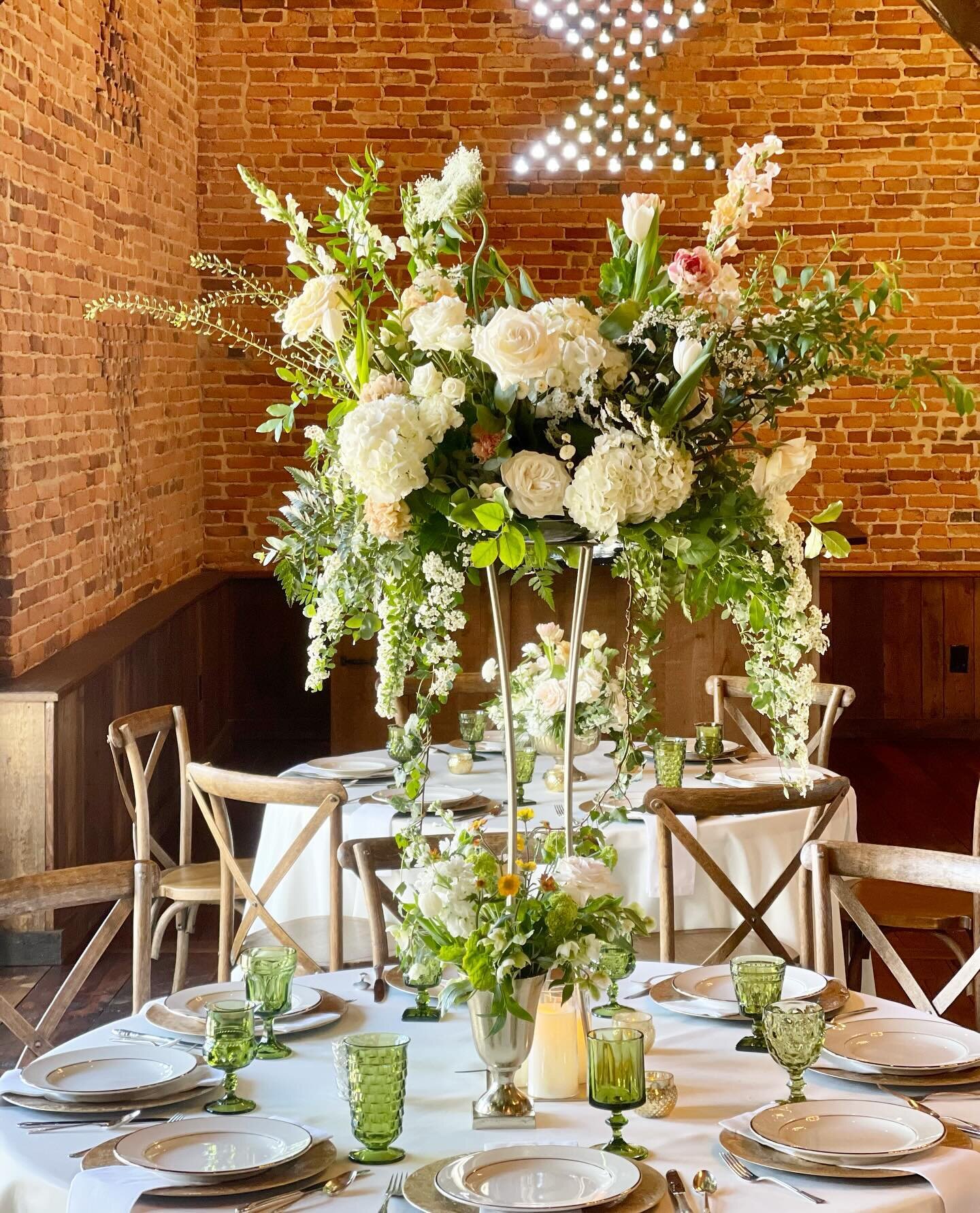 Let&rsquo;s elevate your wedding design. 
Let me answer a few questions about  how this works.  You will choose florals for your elevated design like you choose floral for the rest of your wedding. It should be within your color palette and a shape o