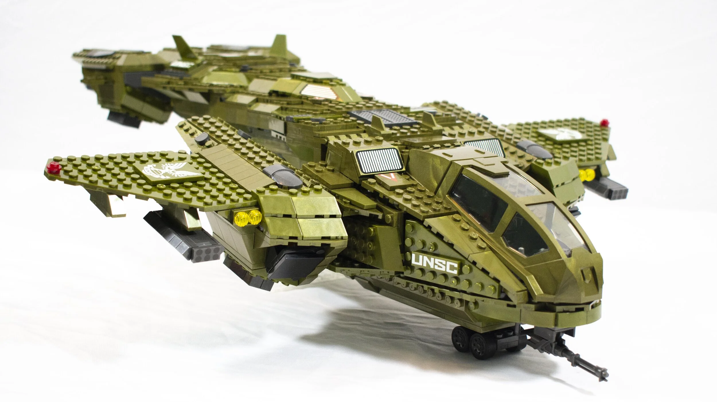 Mega Construx Halo Infinite Set Review: GNB28 Pelican Inbound