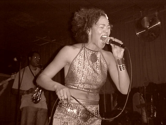 MAYA AZUCENA