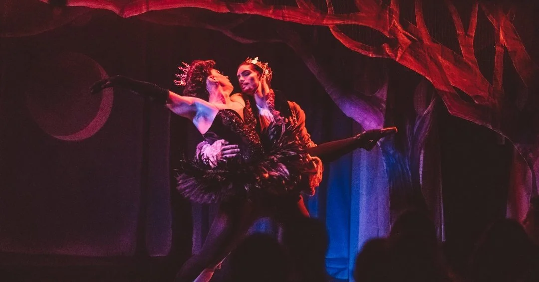 The King's Winter Masquerade #lightingdesign
 
Sleep No More NYC/The McKittrick Hotel

Director @sophiebortolussi
Scenic Design @jessie_h_flynn
Costume Design @atelier.abene
Makeup Design @dollfille
Sound Design @greghansonmusic
Head of Lighting @igo