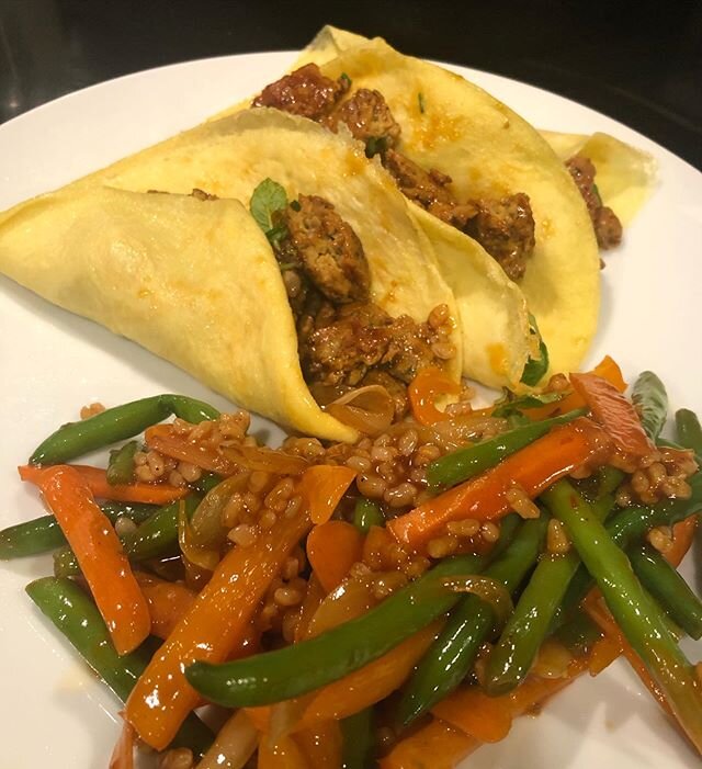 Paleo/Keto Asian Chicken tacos with green bean carrot brown rice side dish. #baltimoremealdelivery