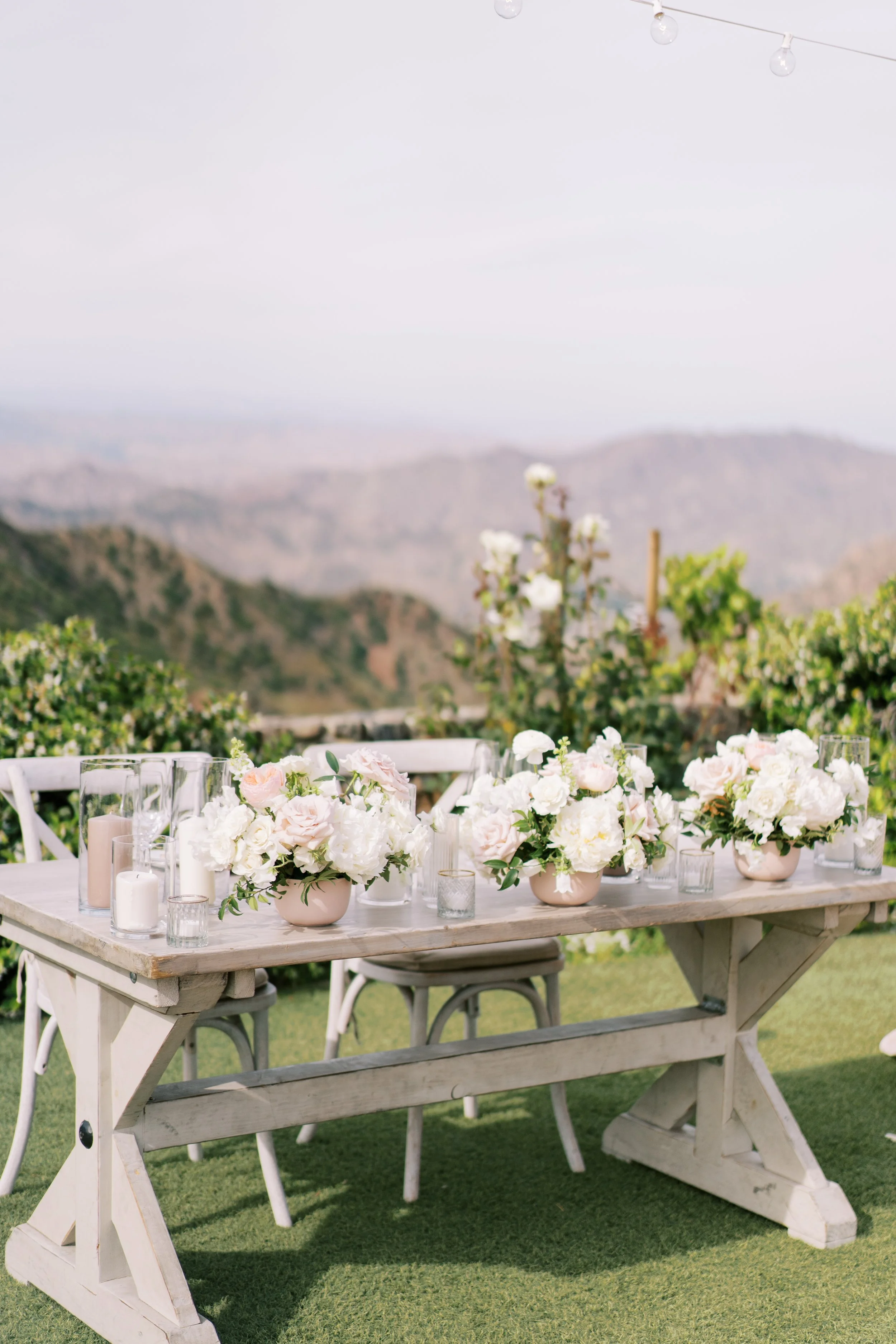 sweetheart table, wedding sweetheart table, wedding flowers, outdoor wedding, los angeles outdoor wedding, los angeles wedding planner, southern california wedding planner, santa barbara wedding planner, simi valley weddings, luxury wedding