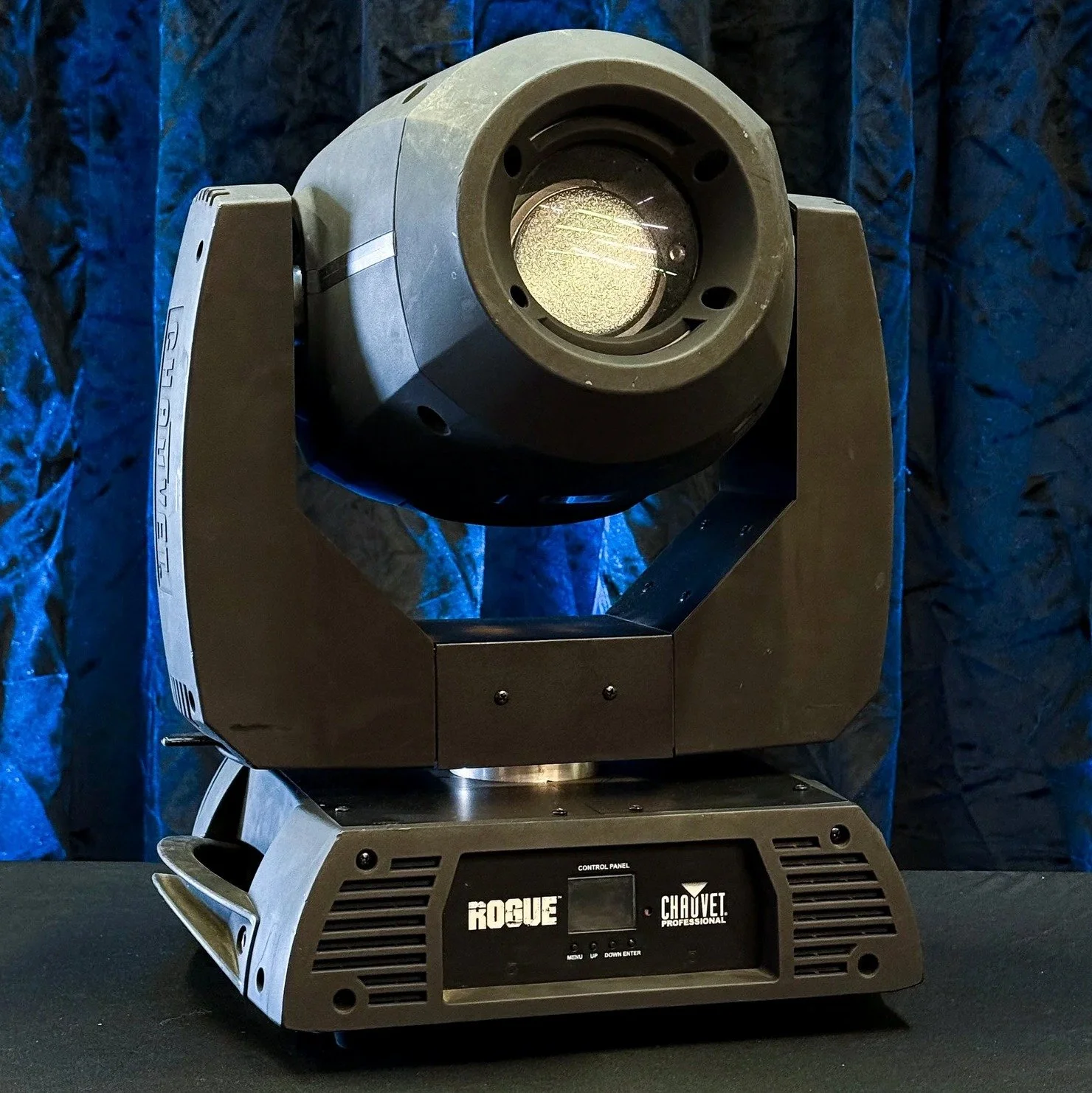 Lighting focus! We've got Rogue R2 spots for sale. 

These fixtures are compact yet powerful for small to medium sized venues. Known for their versatility and effect capabilities, you don't want to miss this opportunity. 

See more: https://www.house