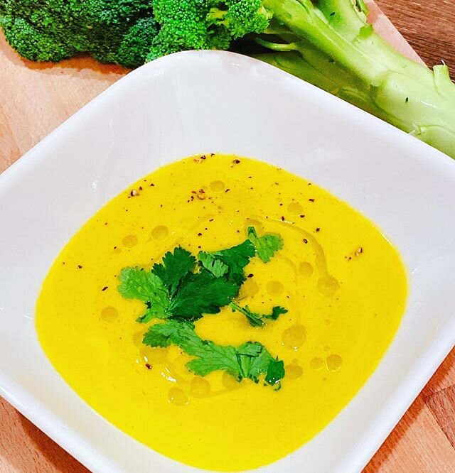Recipe testing last night was a success 🙌⠀check out IGTV for behind the scenes 🎥
⠀
This #dairyfree broccoli 🥦 &ldquo;chedda&rdquo; soup is loaded to the extreme with nutrition and will keep you fueled up and feeling great all winter long ❄️ ⠀
⠀
Th