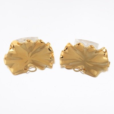 JAR Paris Aluminum Gold Lily Pad Ear Clip — DeWitt's Diamond