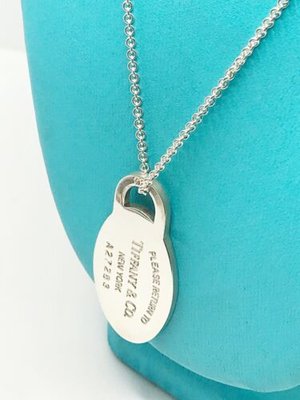 Return to Tiffany® oval tag necklace in sterling silver, 15.5.