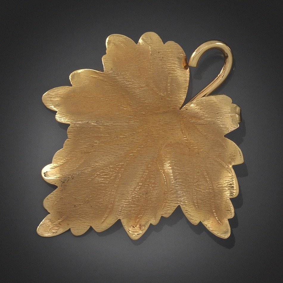 14K Yellow Gold Leaf Brooch — DeWitt display picture 1