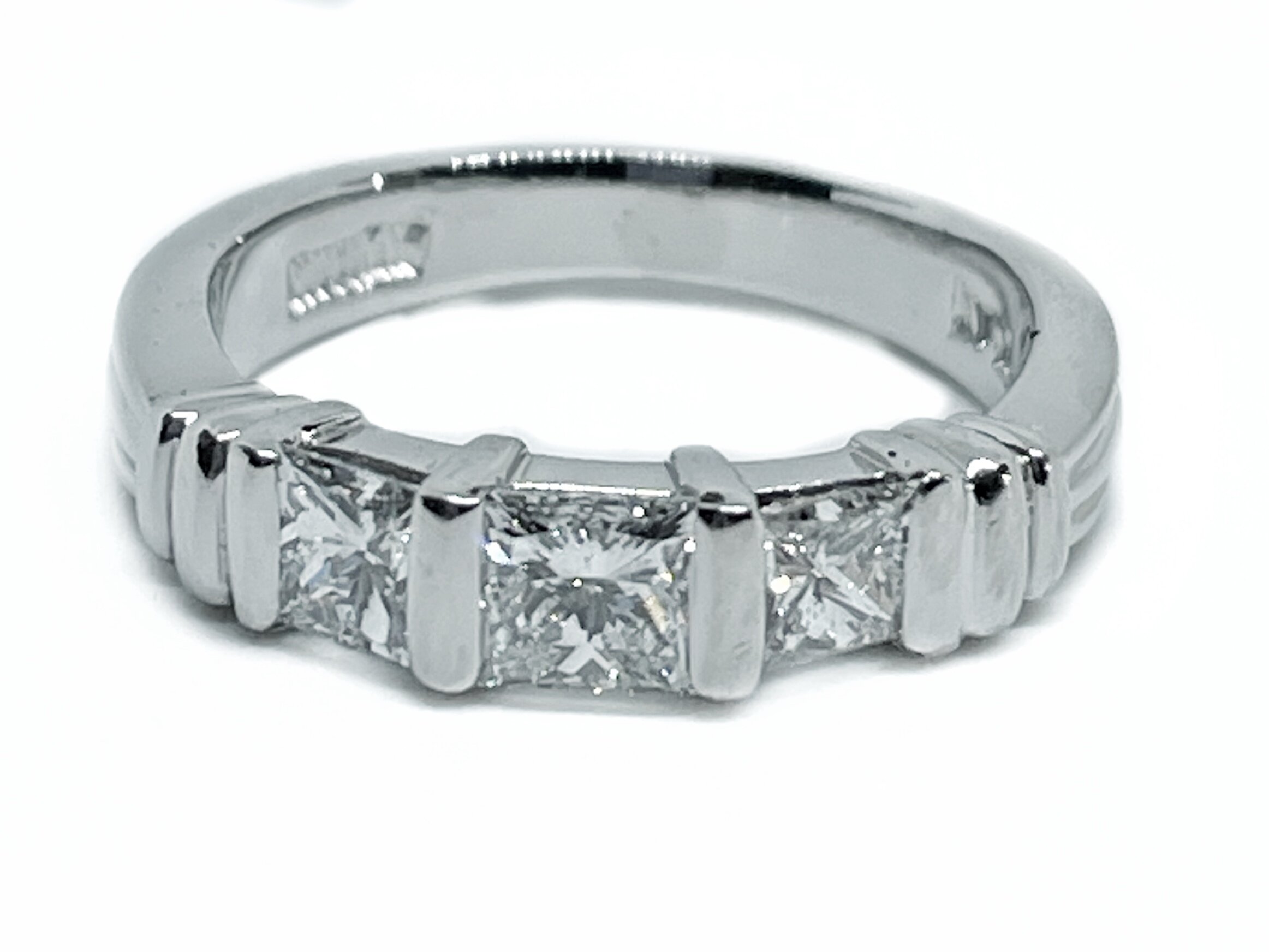 B73B2DEE-4DBC-4DE8-8A19-D960B3587EB5