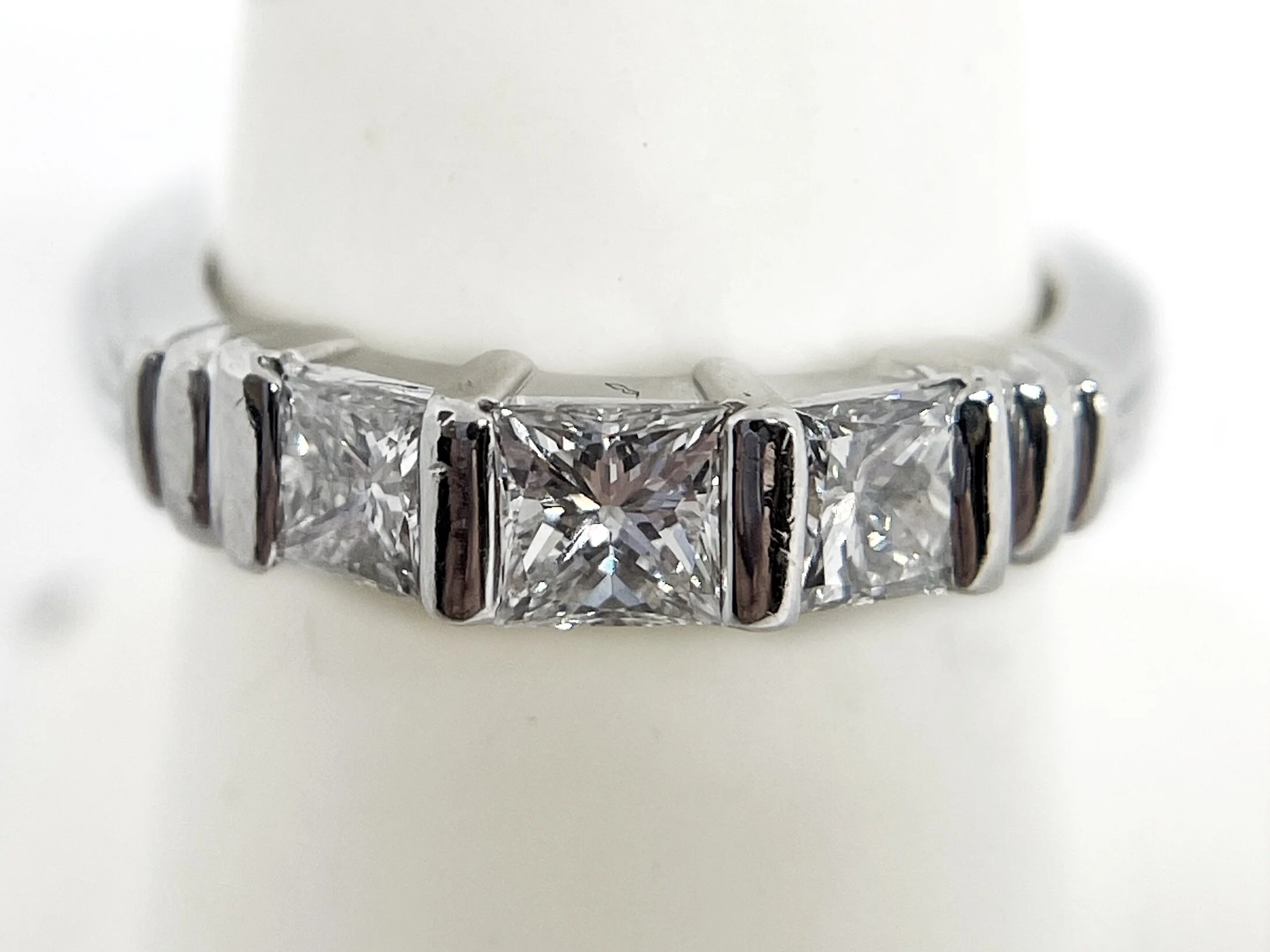 E6699557-7A8F-4BB1-BA0D-1CBDE8F44C9B