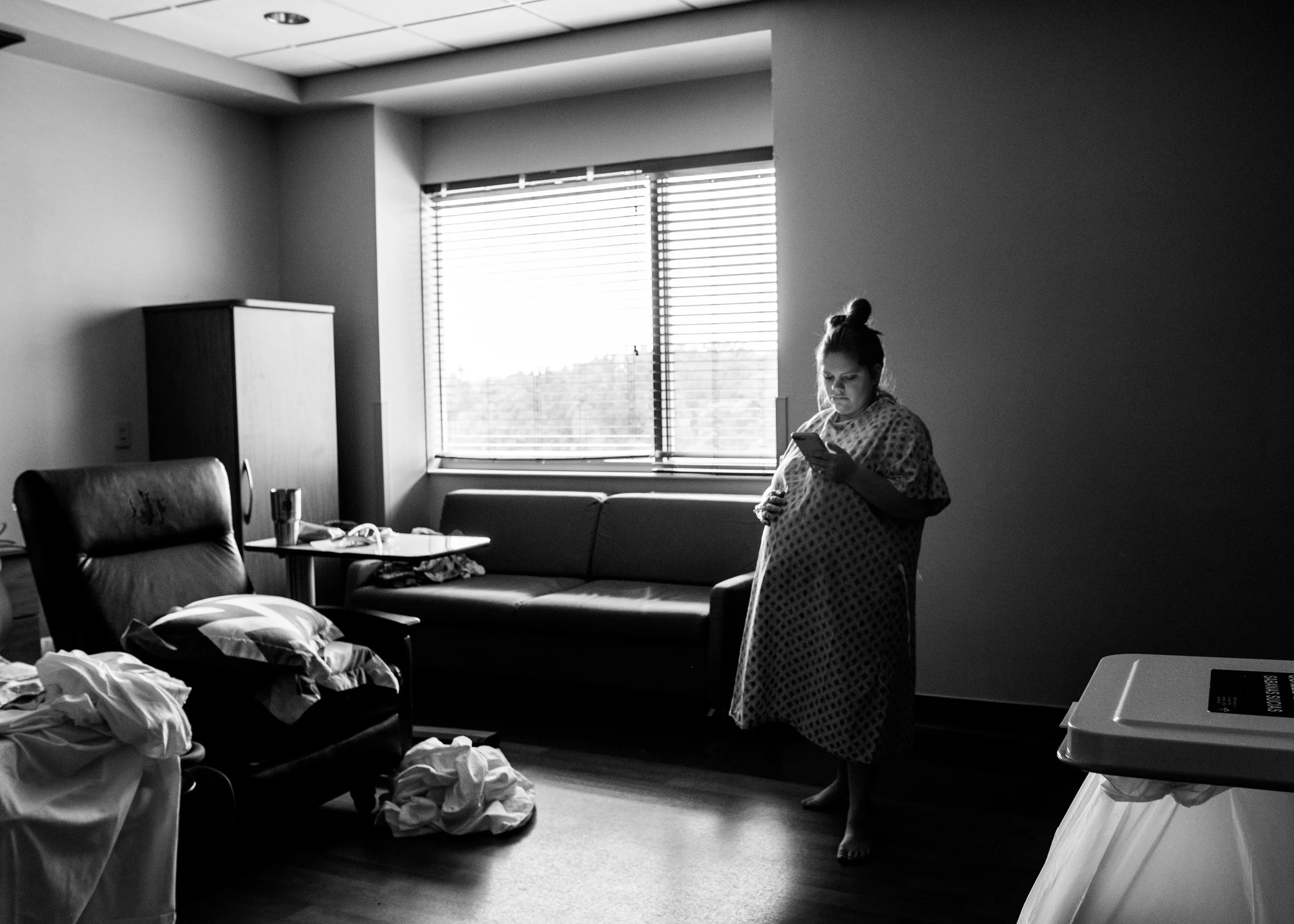 birth.photography.window.walking.phone