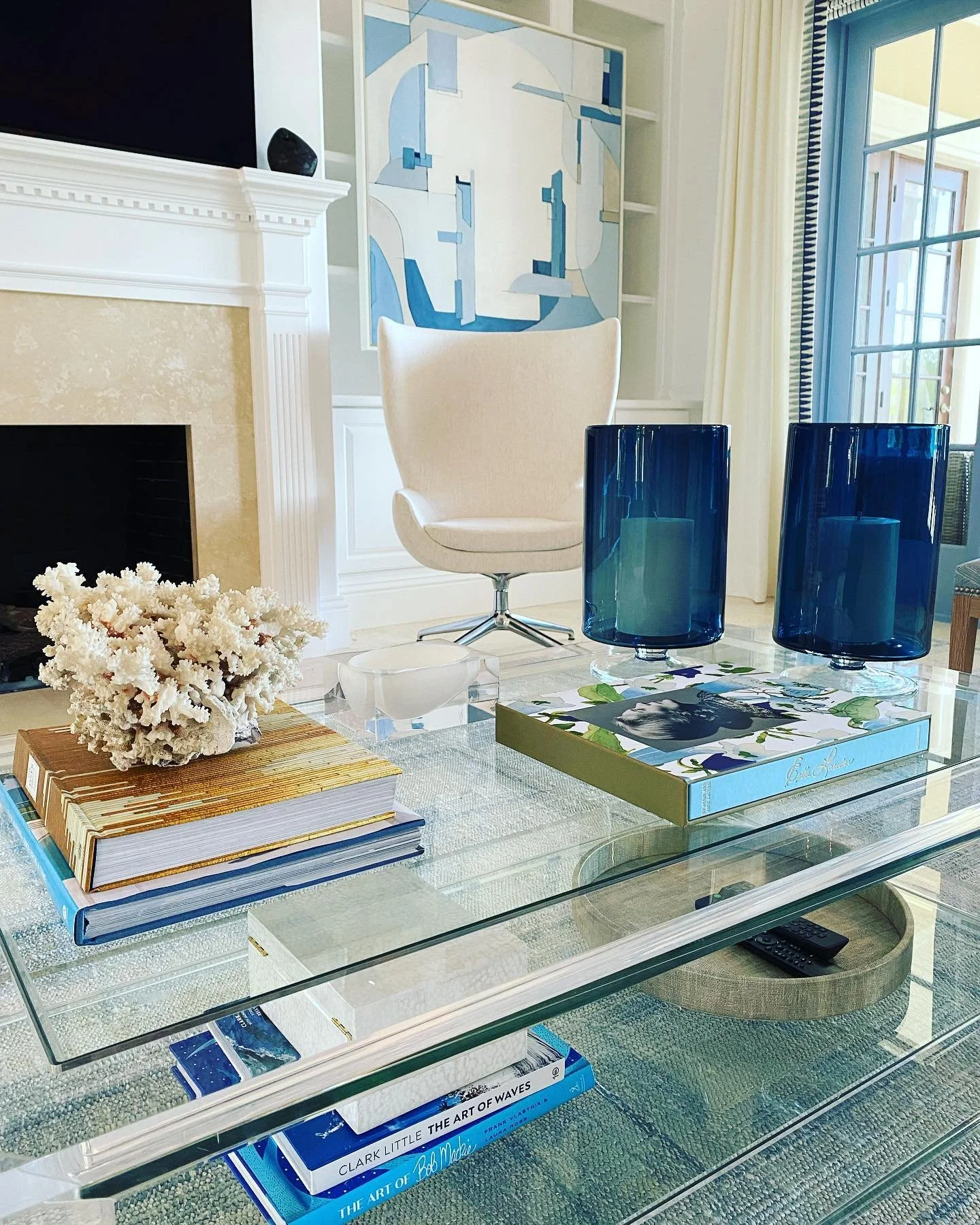 Details baby, details! #classicandmoderninteriors #floridablues #interiordesign #luxeinteriors #instadecor #instaarchitecture #floridainteriordesign #blueandcreaminteriors #custominteriordesign