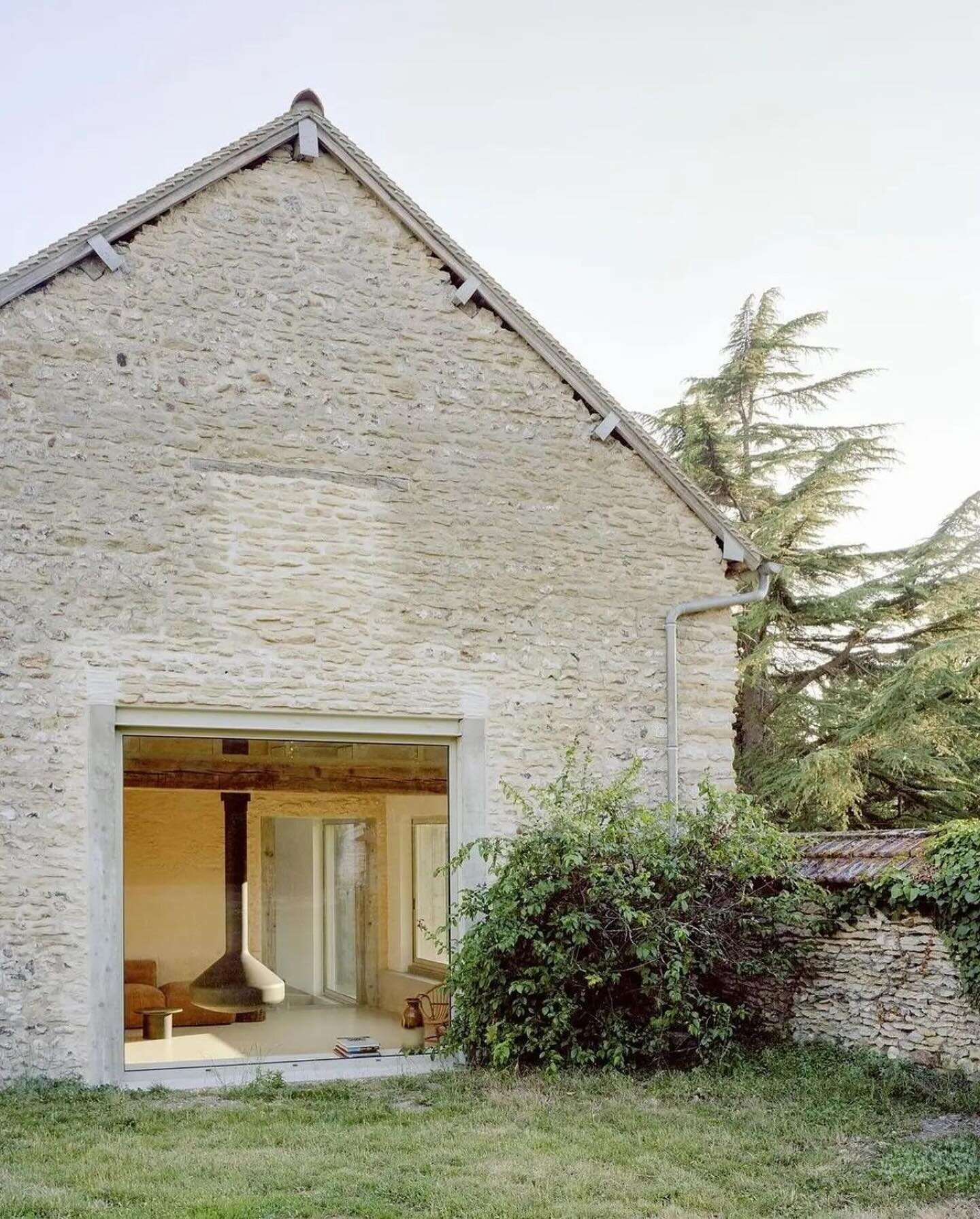 Country House in Normandy by @studio_guma, photo by @maxdelv ❣︎
&bull;
&bull;
&bull;
#architecturaldigest #architecturalporn #calminghomes #dailyinspiration #designinspo #houseoftheday #moderndesign #neutralhomes #neutraltones #residentialdesign #res
