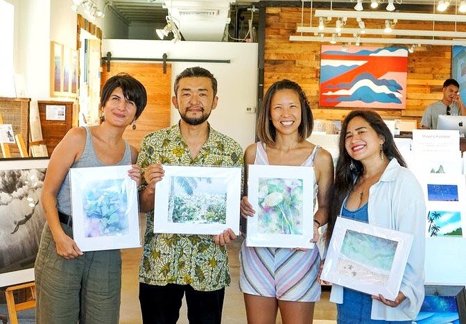 Happy aloha Friday! So grateful to @polugallery for their support and faith in me!
。
#janetmeinkelau #polugallery #hawaiiartist #hawaiiartgallery #localbusinesses #watercolorartist #oceanart #surfart