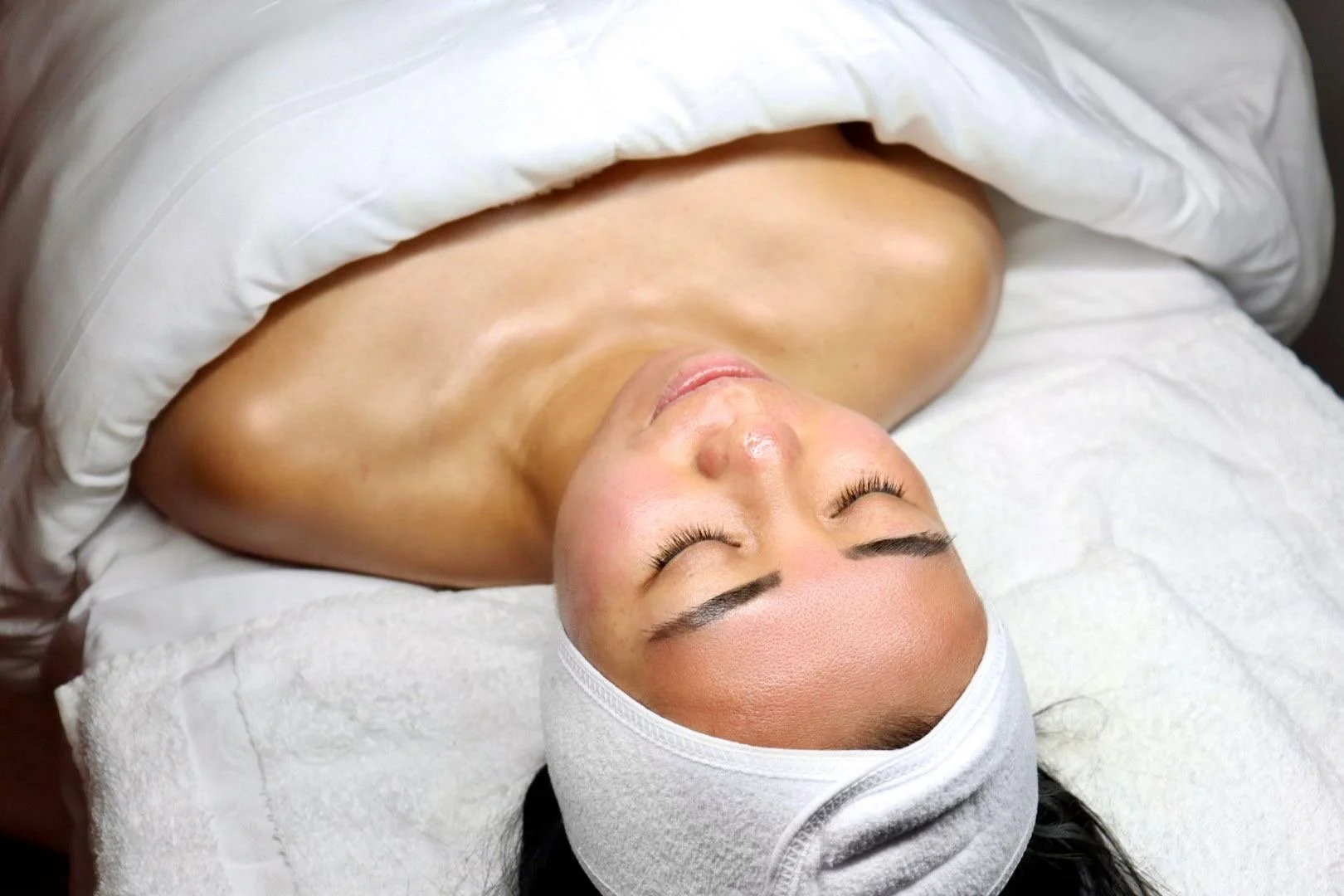   The Allure Age Defying Facial is designed to revitalize and rejuvenate the skin, targeting signs of aging with precision. This treatment combines advanced techniques and high-quality ingredients to promote collagen production and enhance skin elast