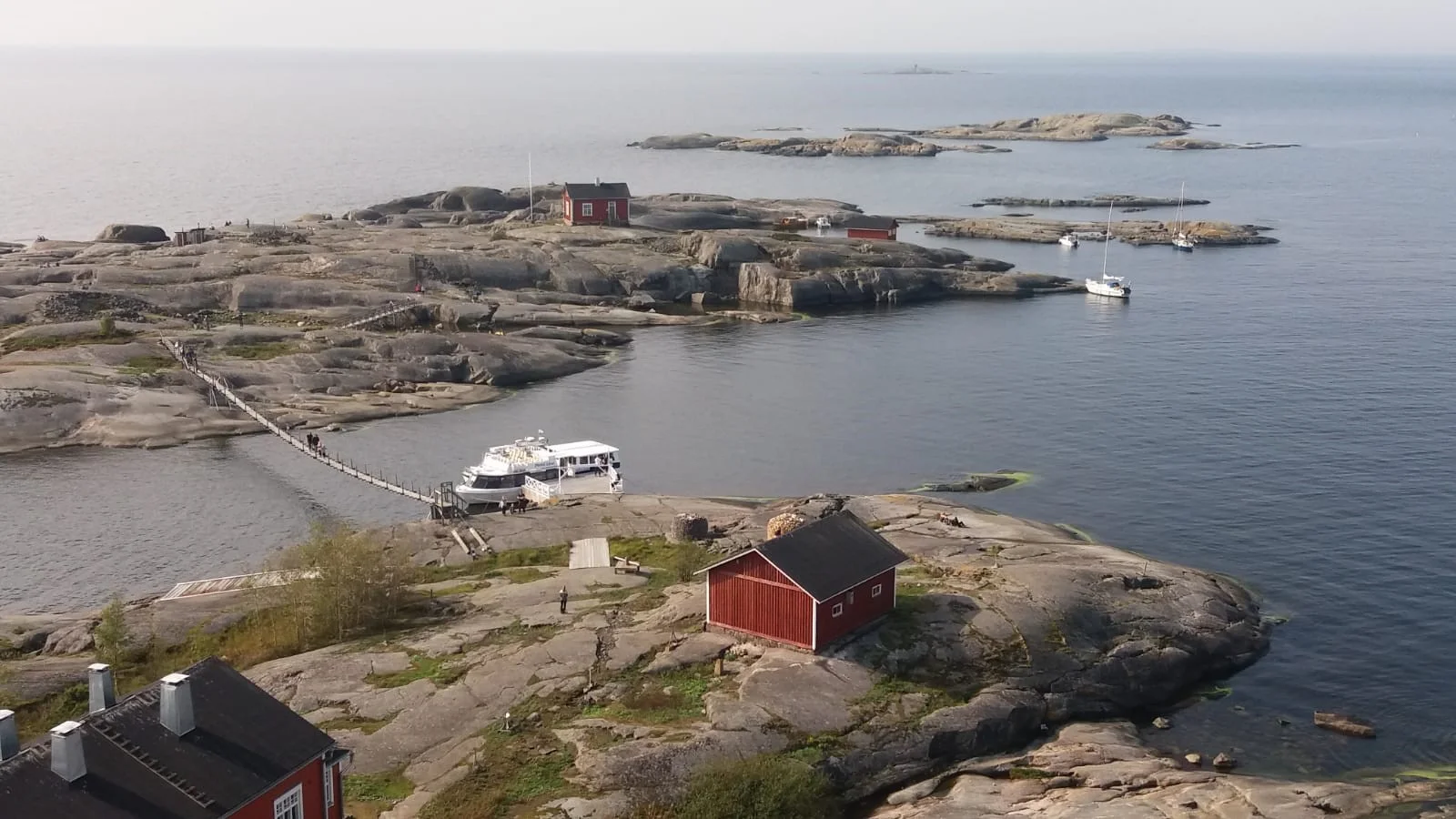 Bild 1. Utsikten från den 40 meter höga fyren på Söderskär.