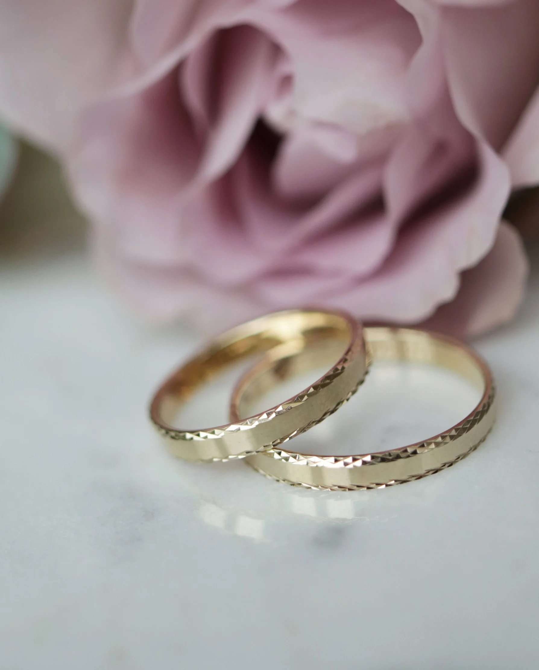 Vi har frierringer, gifteringer, morgengaver og brudesmykker