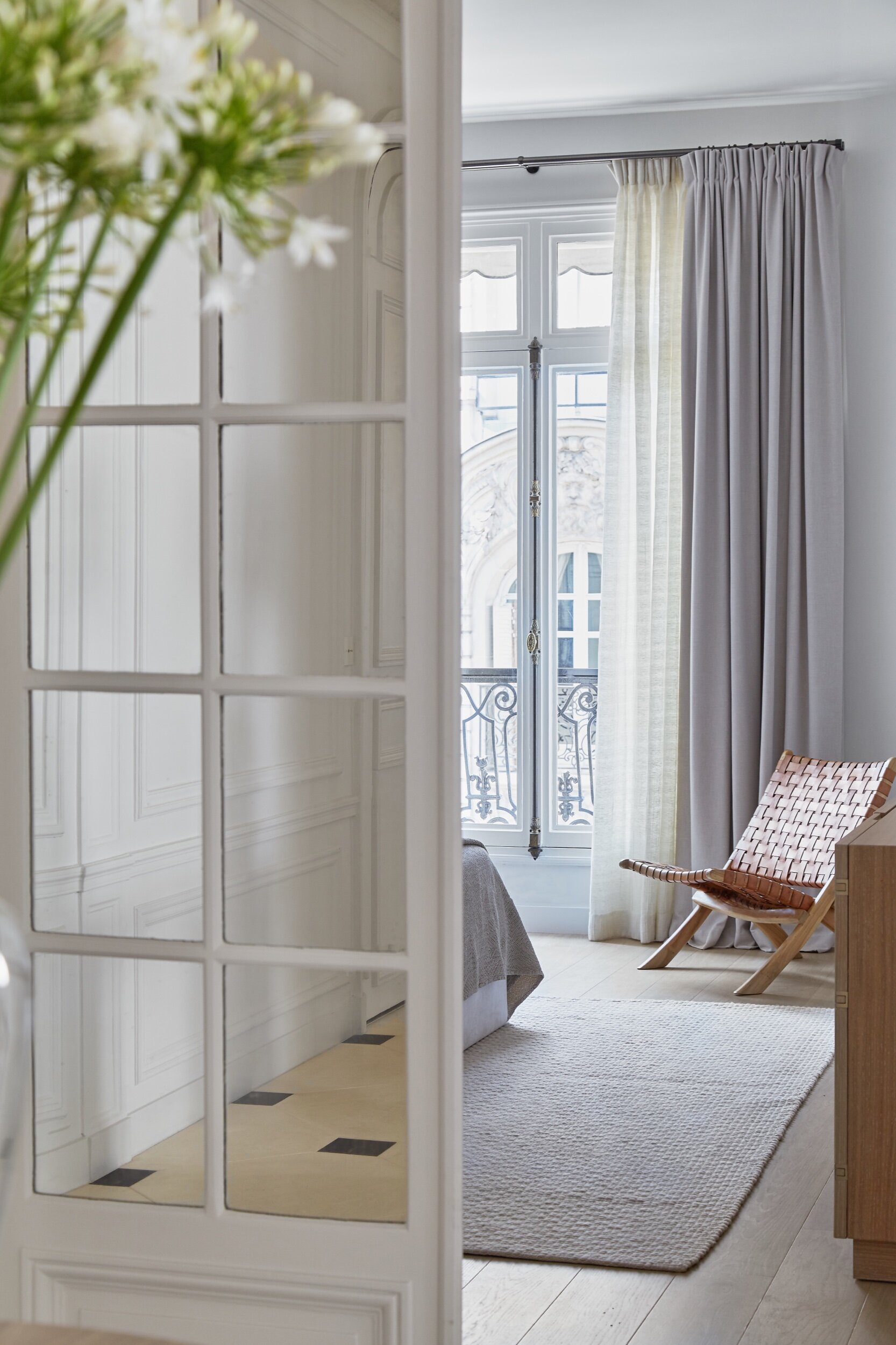 Glass door leading to a modern bedroom in Paris