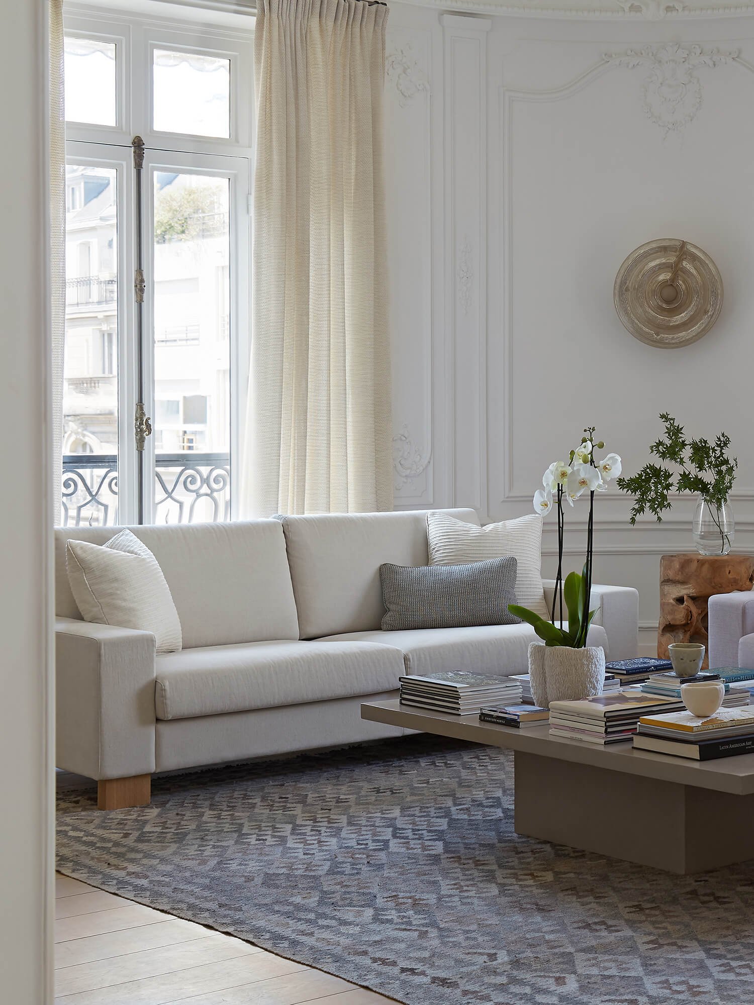 lichelle-silvestry-interiors-paris-designer-living-room-project-trocadero.jpg