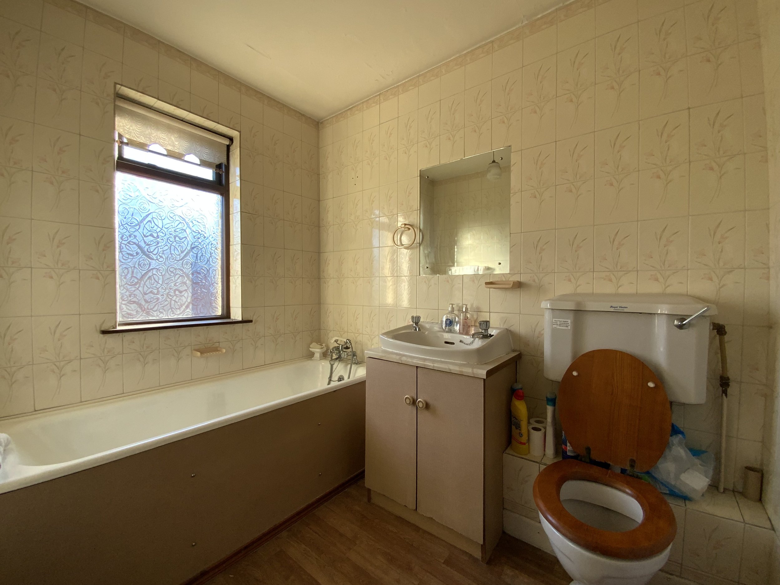 Bathroom 1 .jpg
